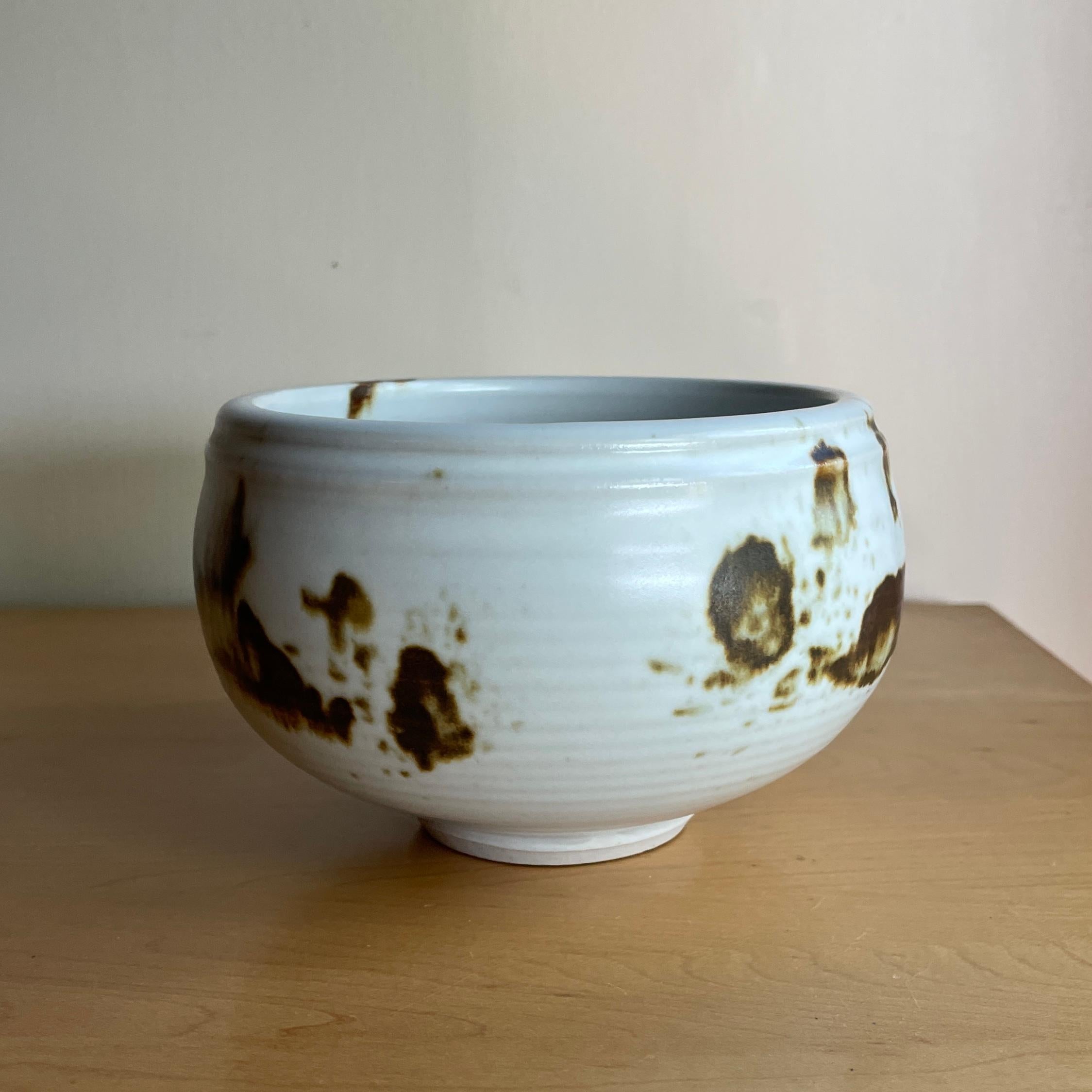 Fatto a mano Vaso in ceramica d'arte smaltata Vivika + Otto and Vivika Heino Ceramisti americani del XX secolo MCM in vendita