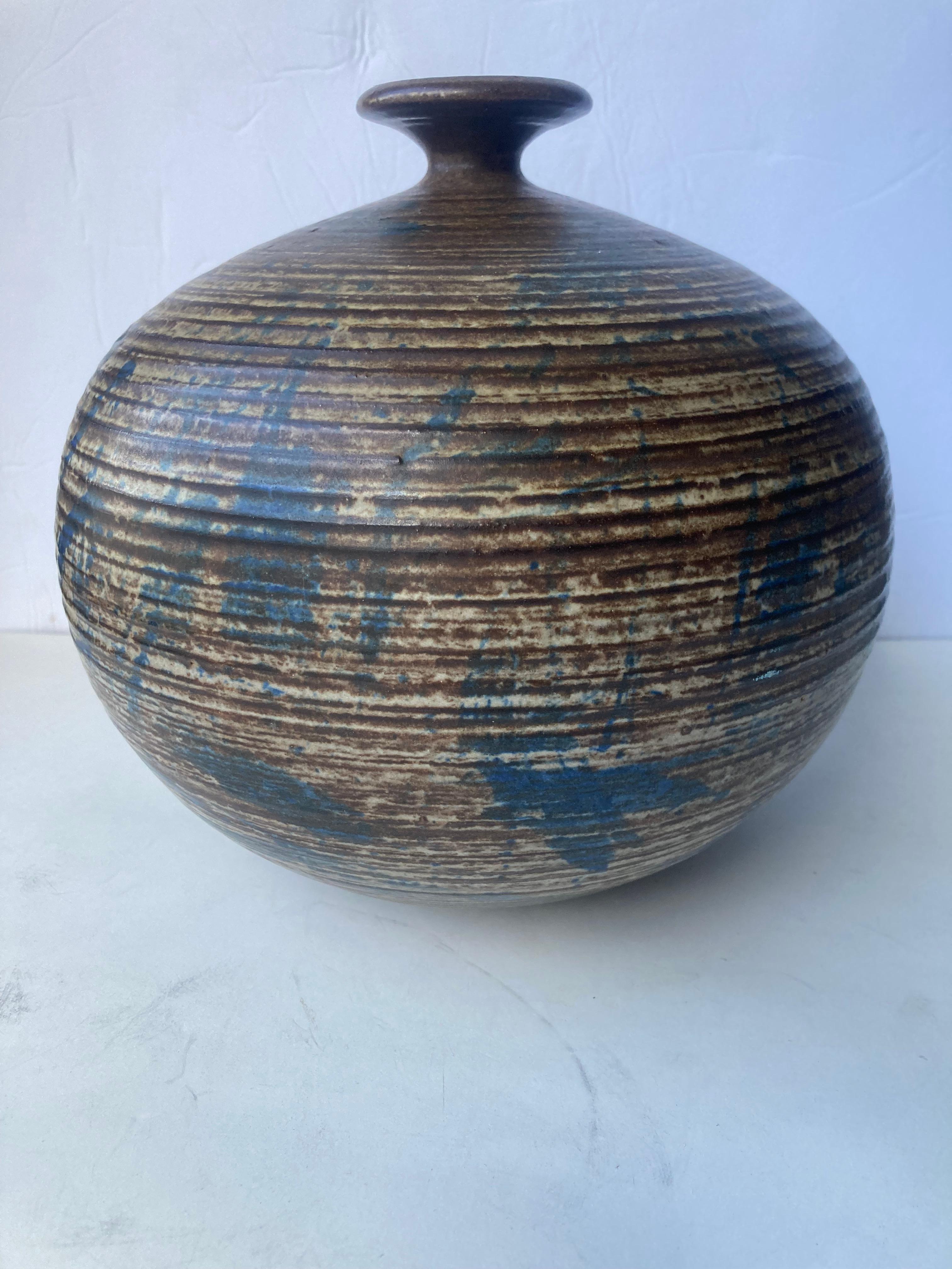 Hand-Crafted Vivika & Otto Heino Modern Ceramic/Pottery Vase, Abstract Design, Signed