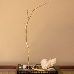 Vivit - Dekorative, von der Nature inspirierte Statue aus poliertem Messing