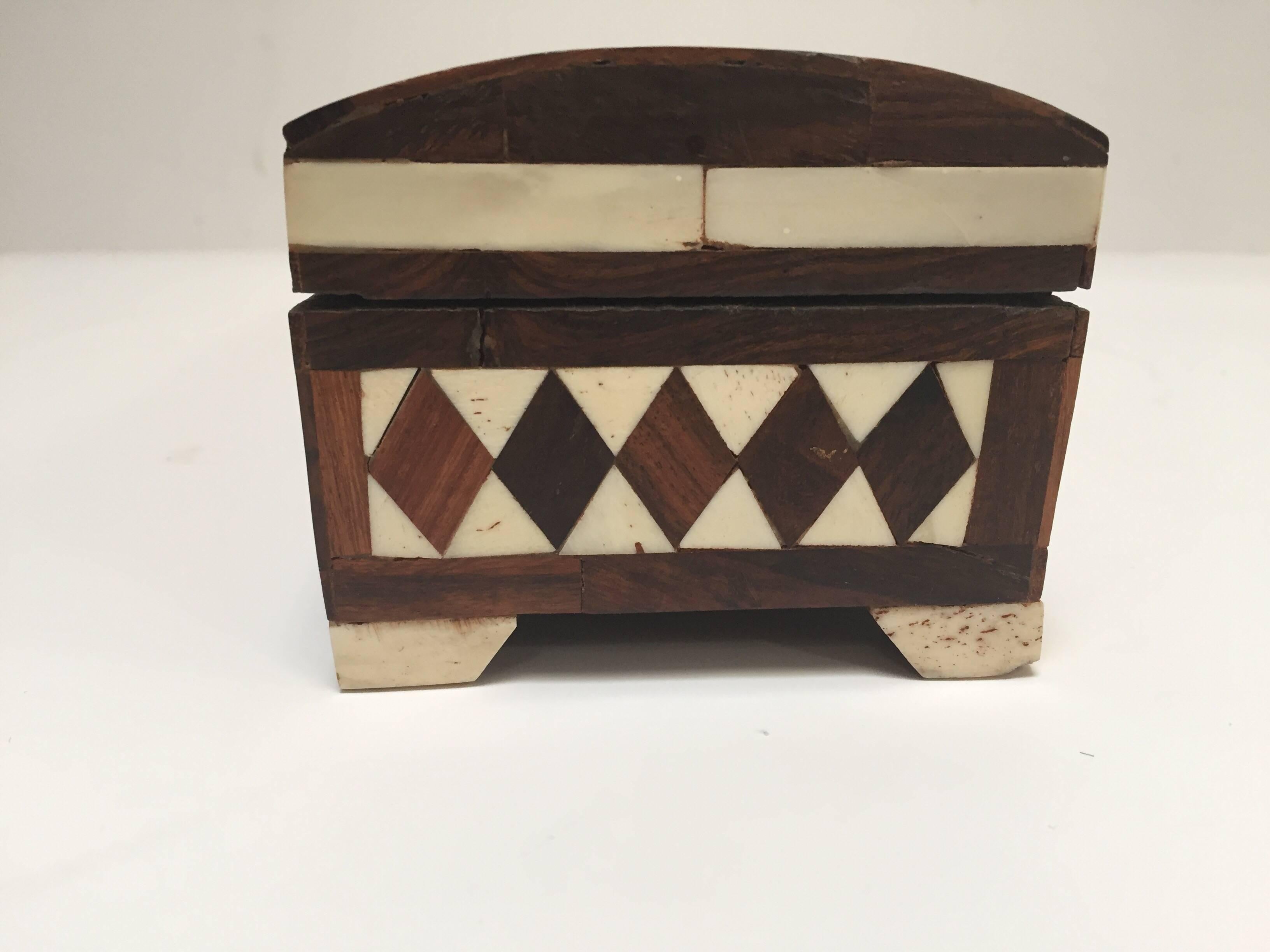 Vizagapatam Anglo-Indian Rectangular Box with Bone Inlaid In Good Condition For Sale In North Hollywood, CA