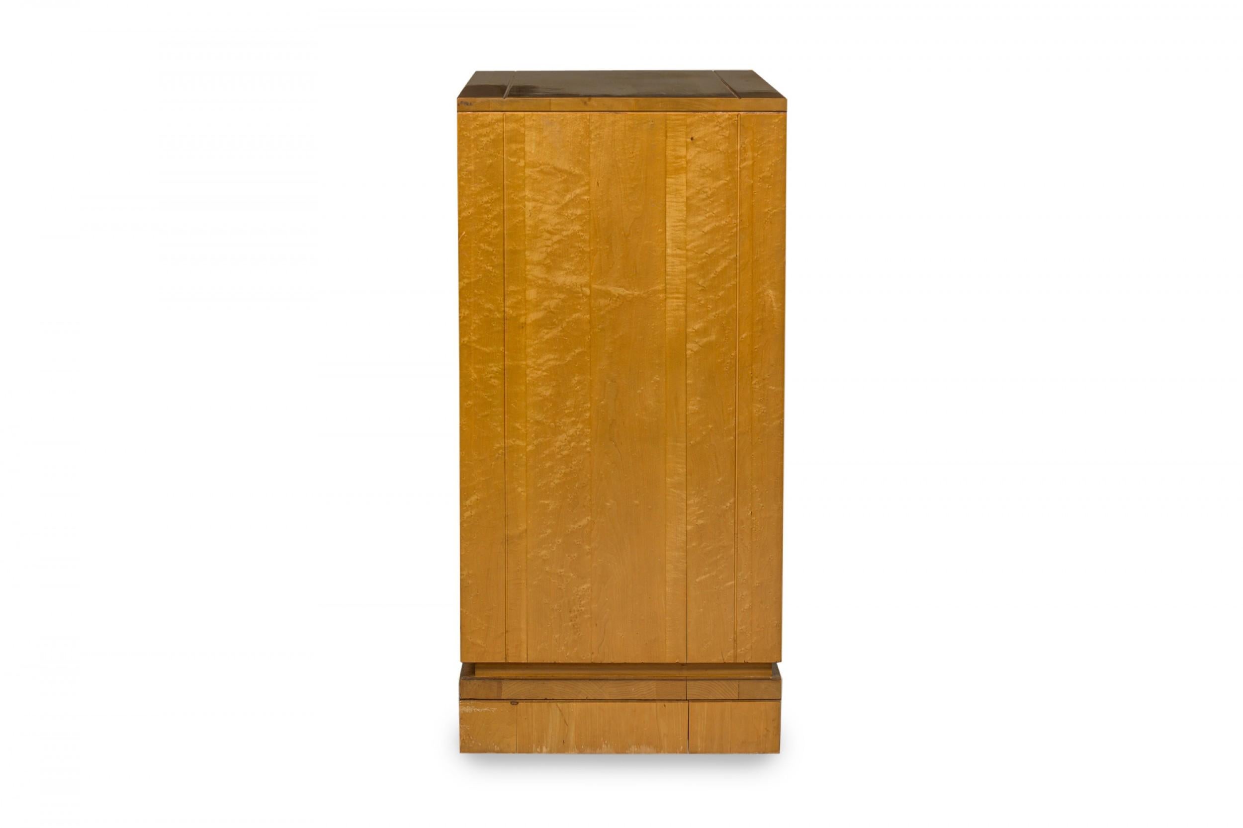 VKG Van Keppel Grün für Brown Saltman Holz-Kommode mit 5 Schubladen und Klammersockel (Moderne der Mitte des Jahrhunderts) im Angebot