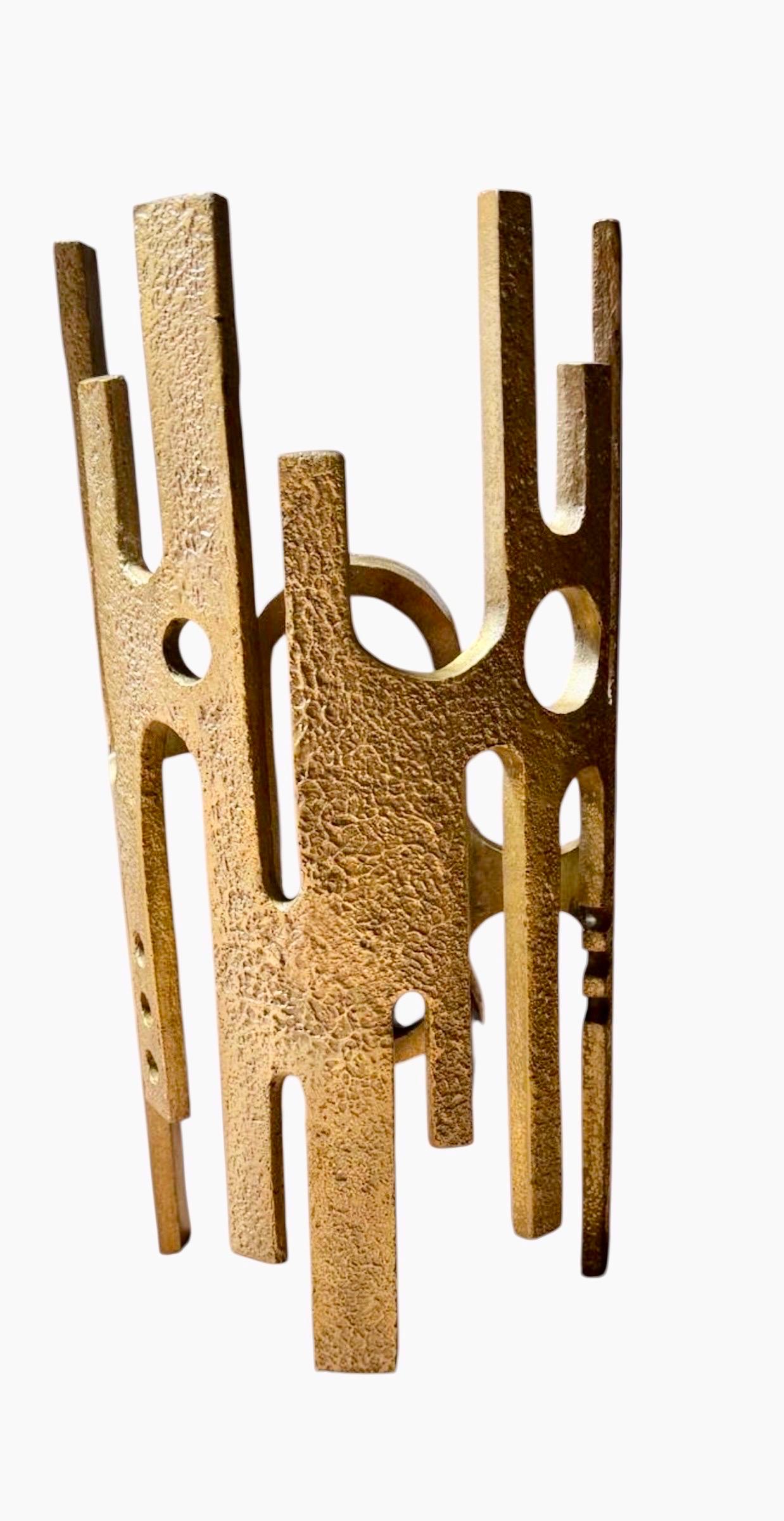 VLAB

El Proyecto de Diseño VLab hace hincapié en la importancia de la investigación, el reciclaje y la cultura del diseño. Desde sus inicios en 2008, el objetivo de VLab Design Project ha sido dar nueva vida a piezas de diseño icónicas que habían