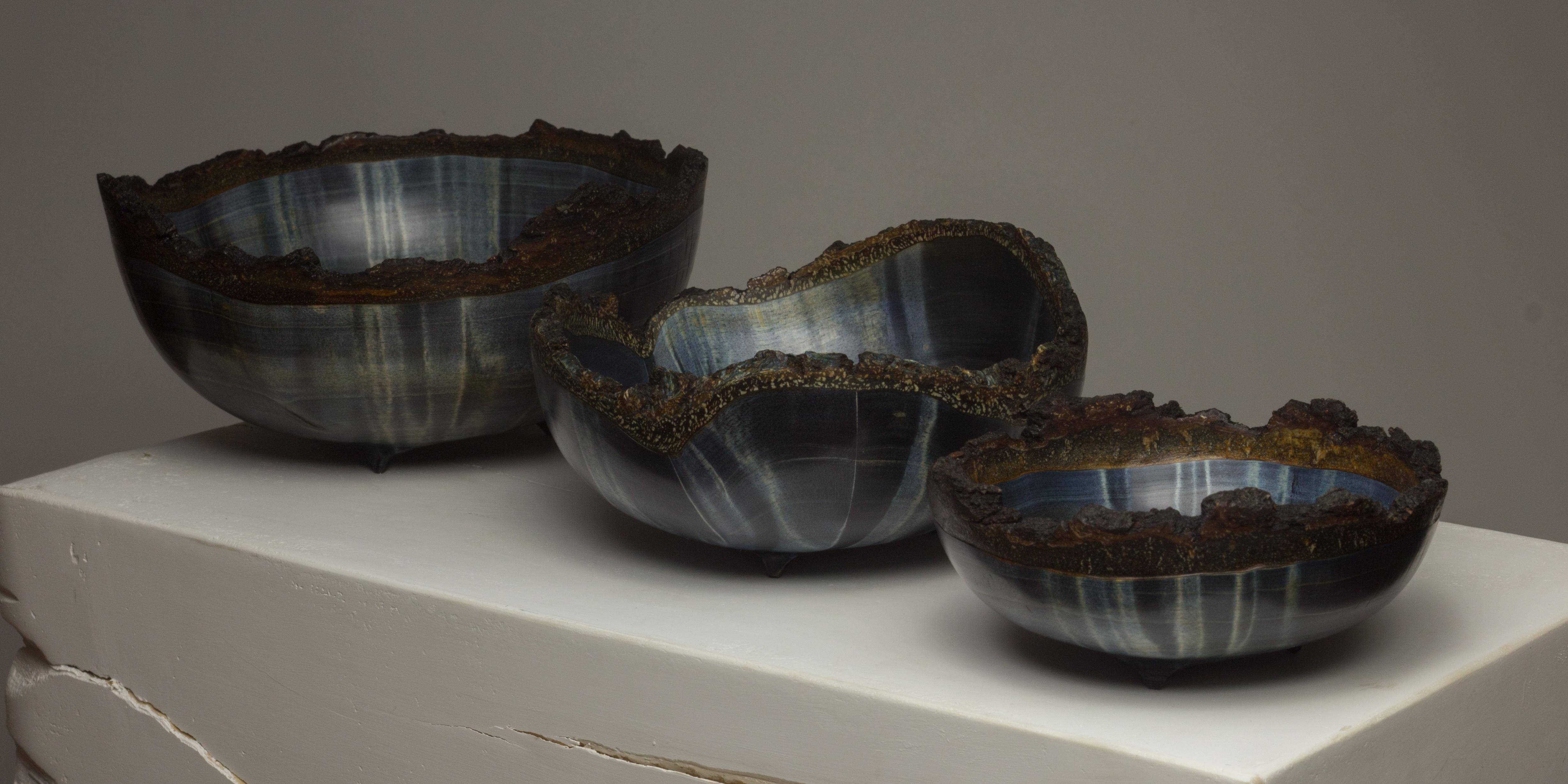 Vlad Droz, ensemble of unique hand-sculpted wooden bowls
3 unique pieces signed by Vlad Droz
Dimensions:
9 x 17 x 17 cm
7 x 14 x 14 cm
5 x 12 x 12 cm
Dyed box elder burl

Vlad Droz
