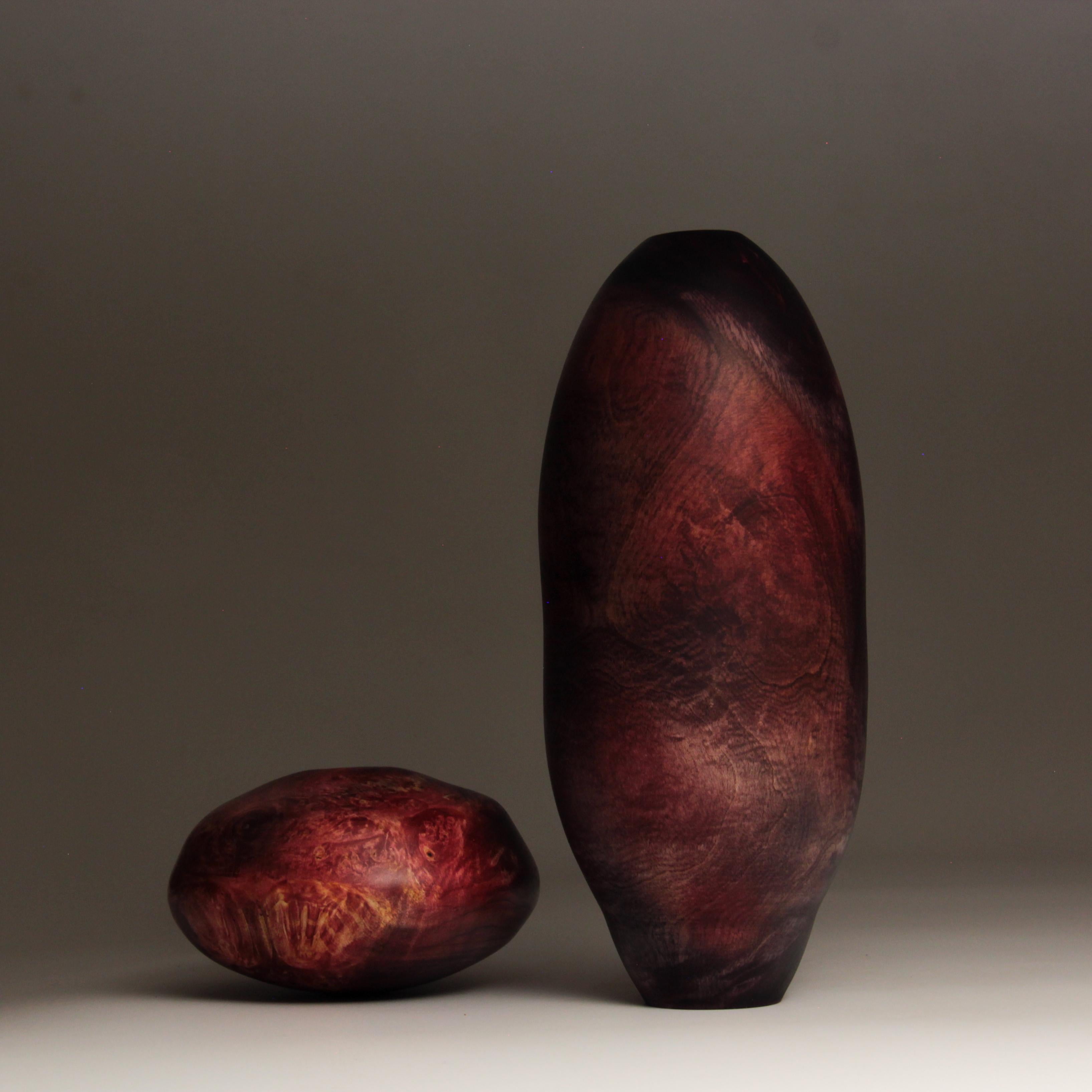 Vlad Droz, pairs of unique hand-sculpted wooden vases
Unique piece signed by Vlad Droz
Dimensions:
Tall 20 x 8 x 8 cm
Short 7 x 10 x 10 cm
Dyed box elder burl

Vlad Droz
