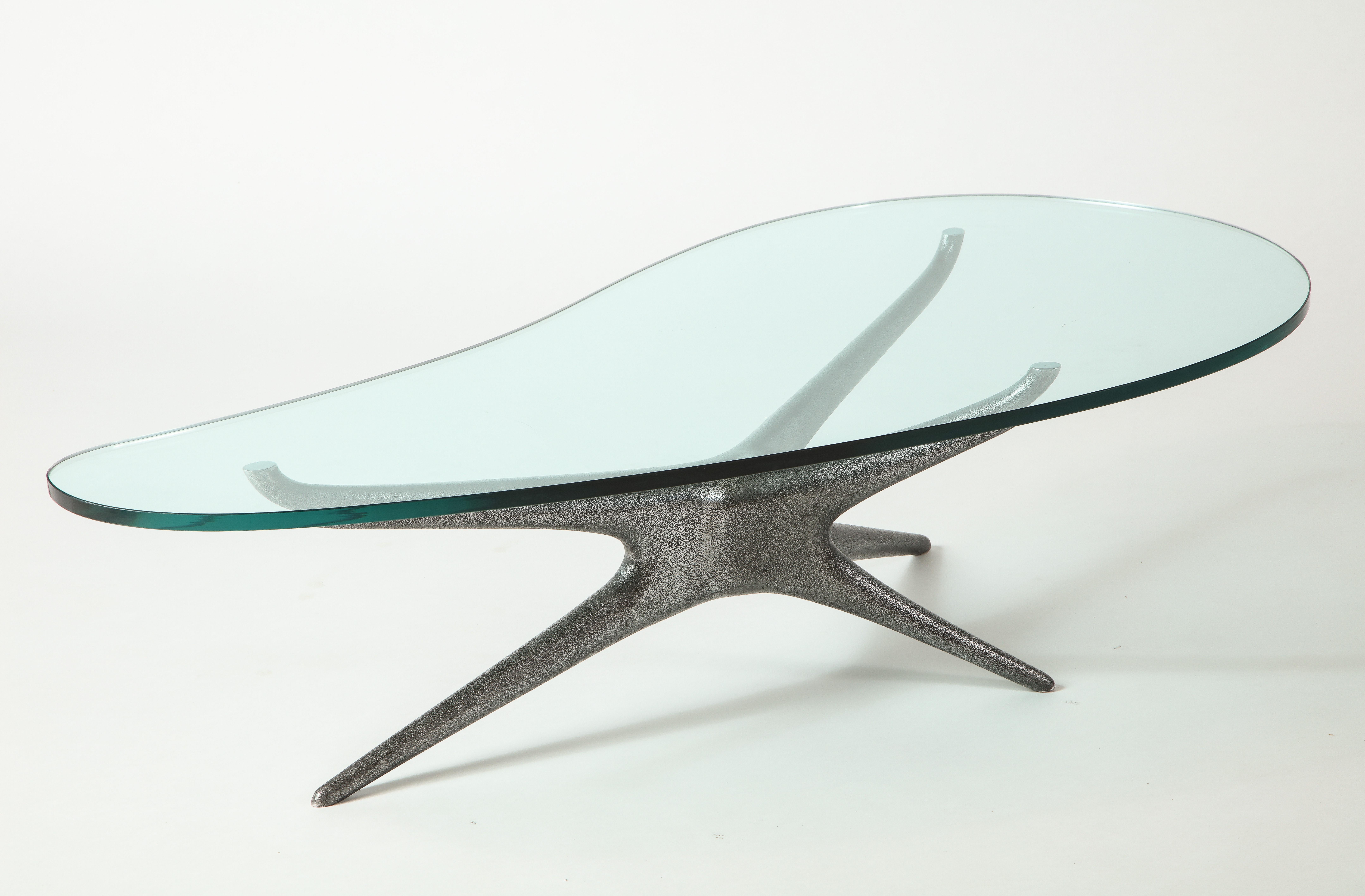 Table basse sculptée 412 en aluminium moulé avec plateau en verre transparent Vladimir Kagan 2