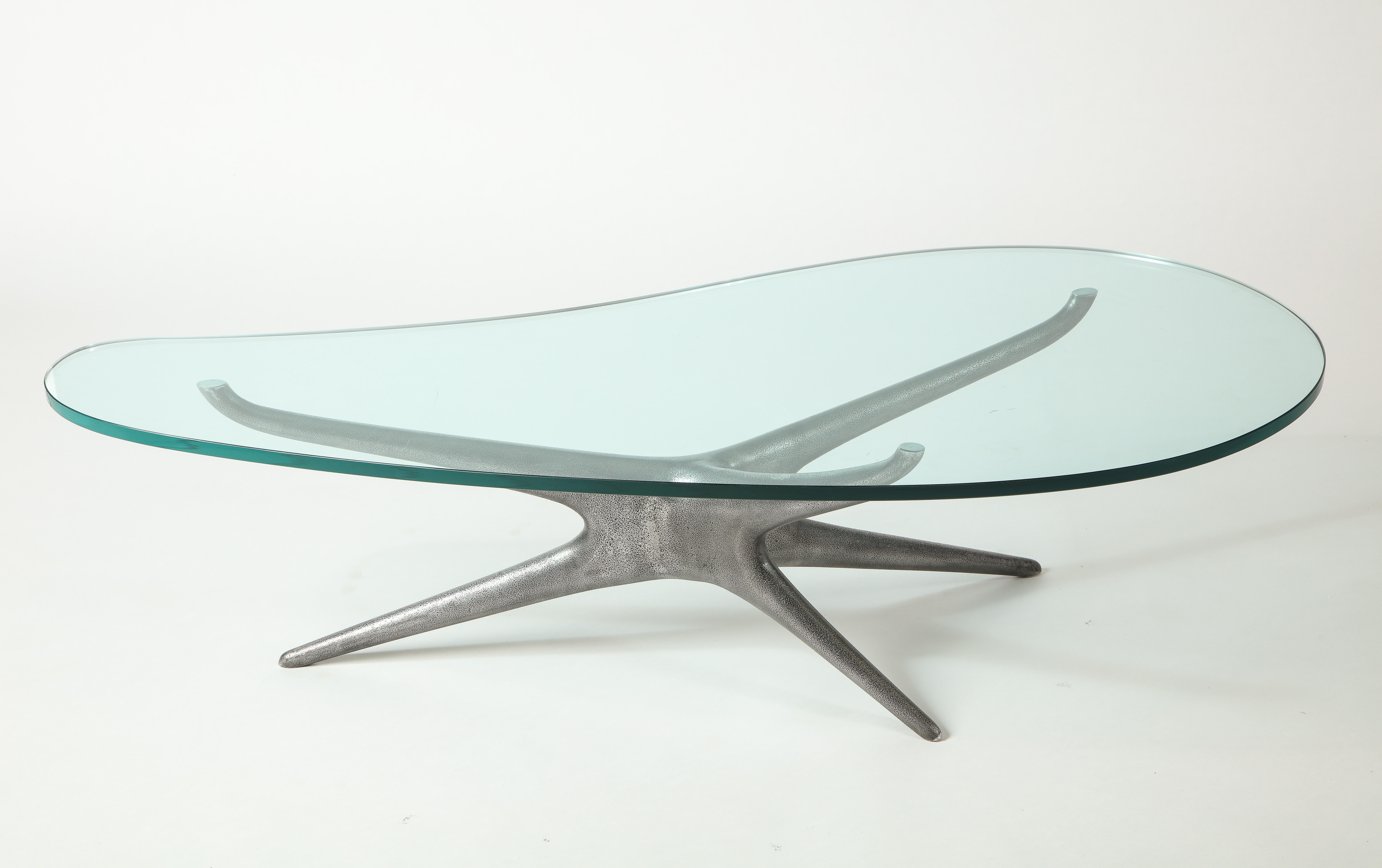 Table basse sculptée 412 en aluminium moulé avec plateau en verre transparent Vladimir Kagan 5