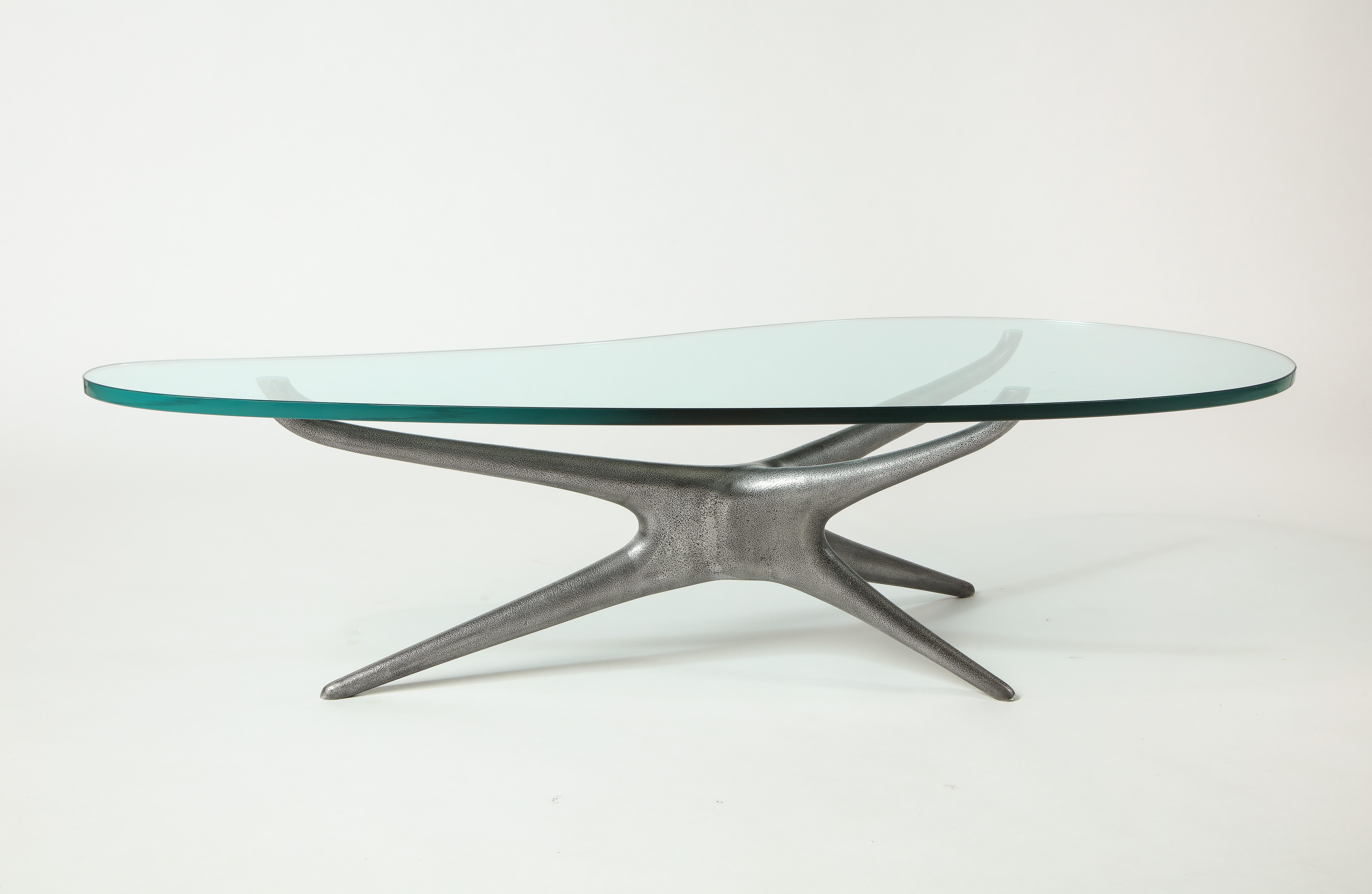 Table basse sculptée 412 en aluminium moulé avec plateau en verre transparent Vladimir Kagan 10