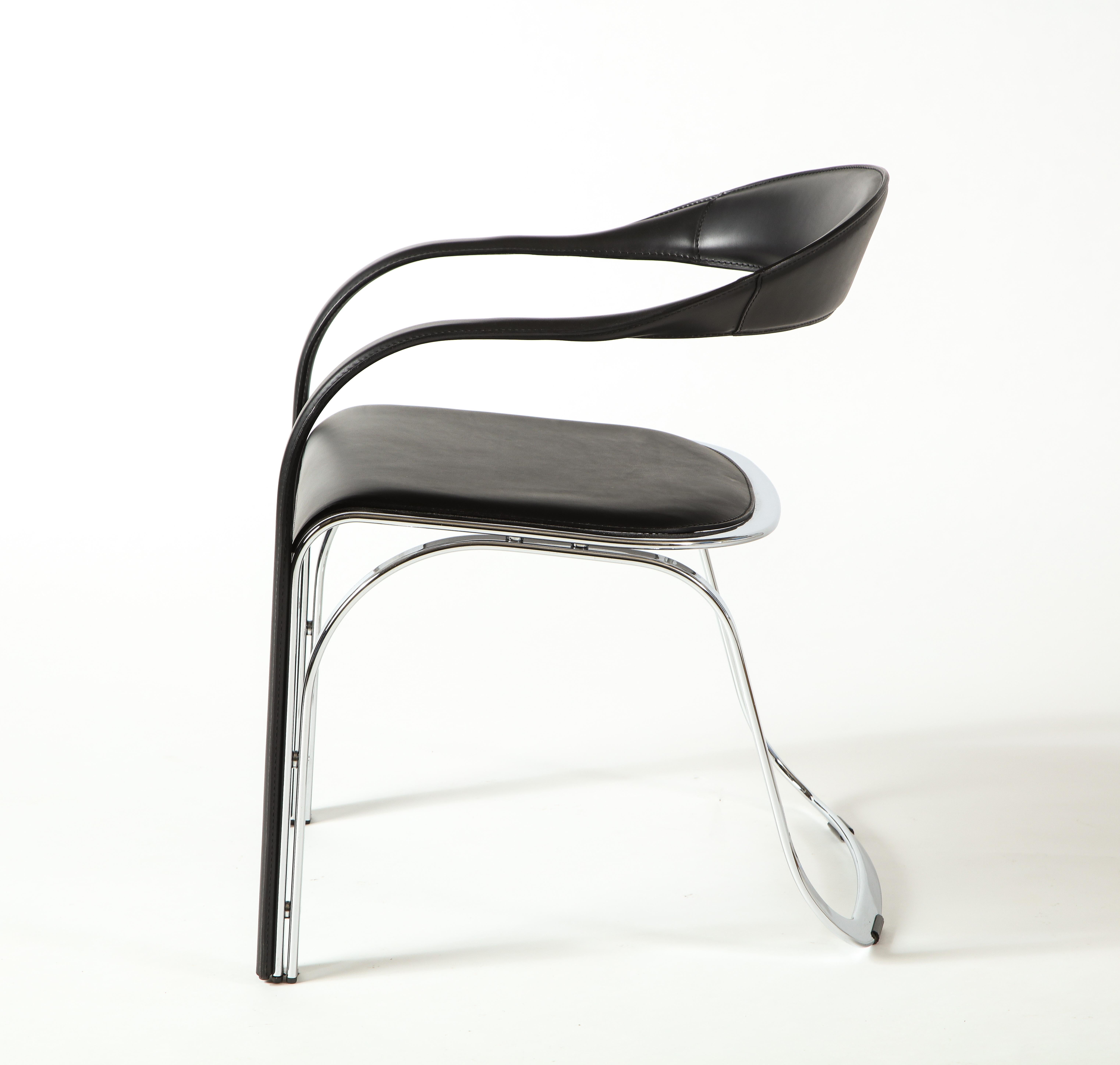 Américain Chaise à dossier unique Vladimir Kagan Fettucini en cuir noir avec base en métal en vente