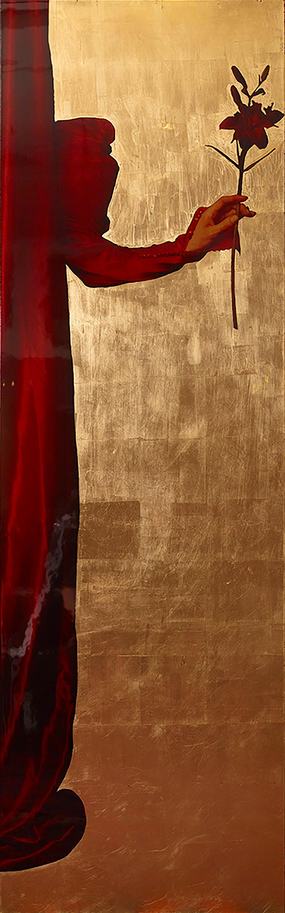 Figurative Photograph de Vladimir Clavijo-Telepnev - "Una mano con un lirio" 79" x 24" pulgadas Ed. 1/3 de VLADIMIR CLAVIJO-TELEPNEV