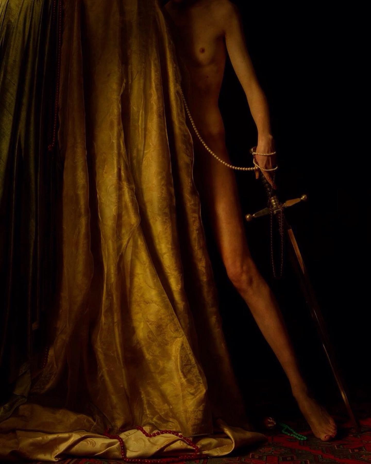 „Judith“ Fotografie auf Holz 19"x16" Zoll Ed. 1/3 von VLADIMIR CLAVIJO-TELEPNEV