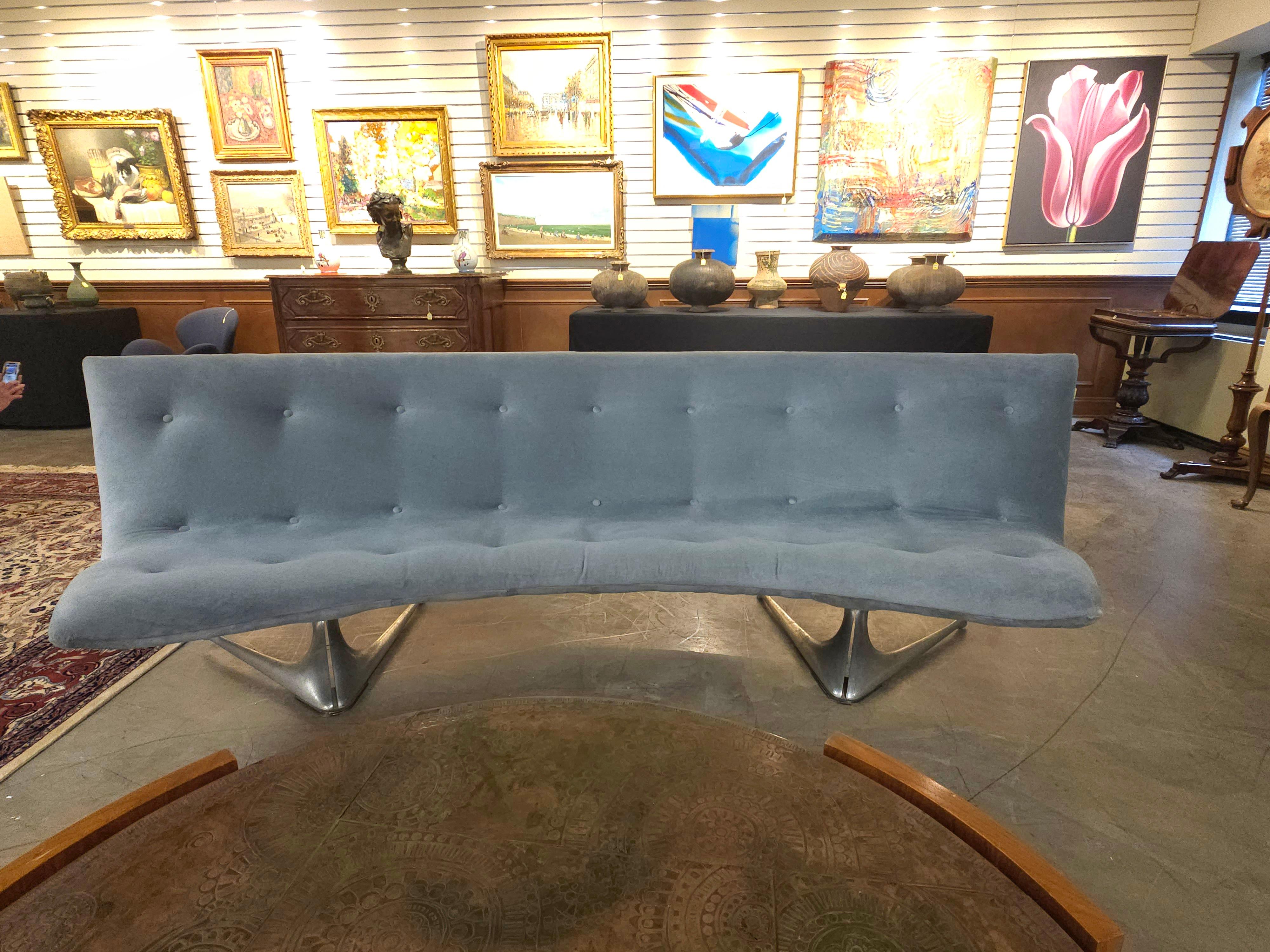 Vladimir Kagan (1927-1988) getuftetes Sofa „ Unicorn“ aus lebhaftem Samt Modell U522, 1960er Jahre (amerikanisch) im Angebot