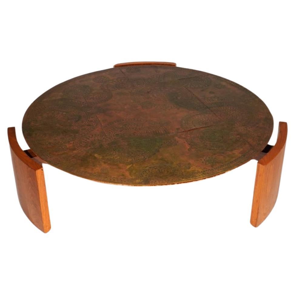 Mid-Century Modern Table basse en teck à plateau en laiton patiné et gravé, Vladimir Kagan (1927-2016), années 1950 en vente