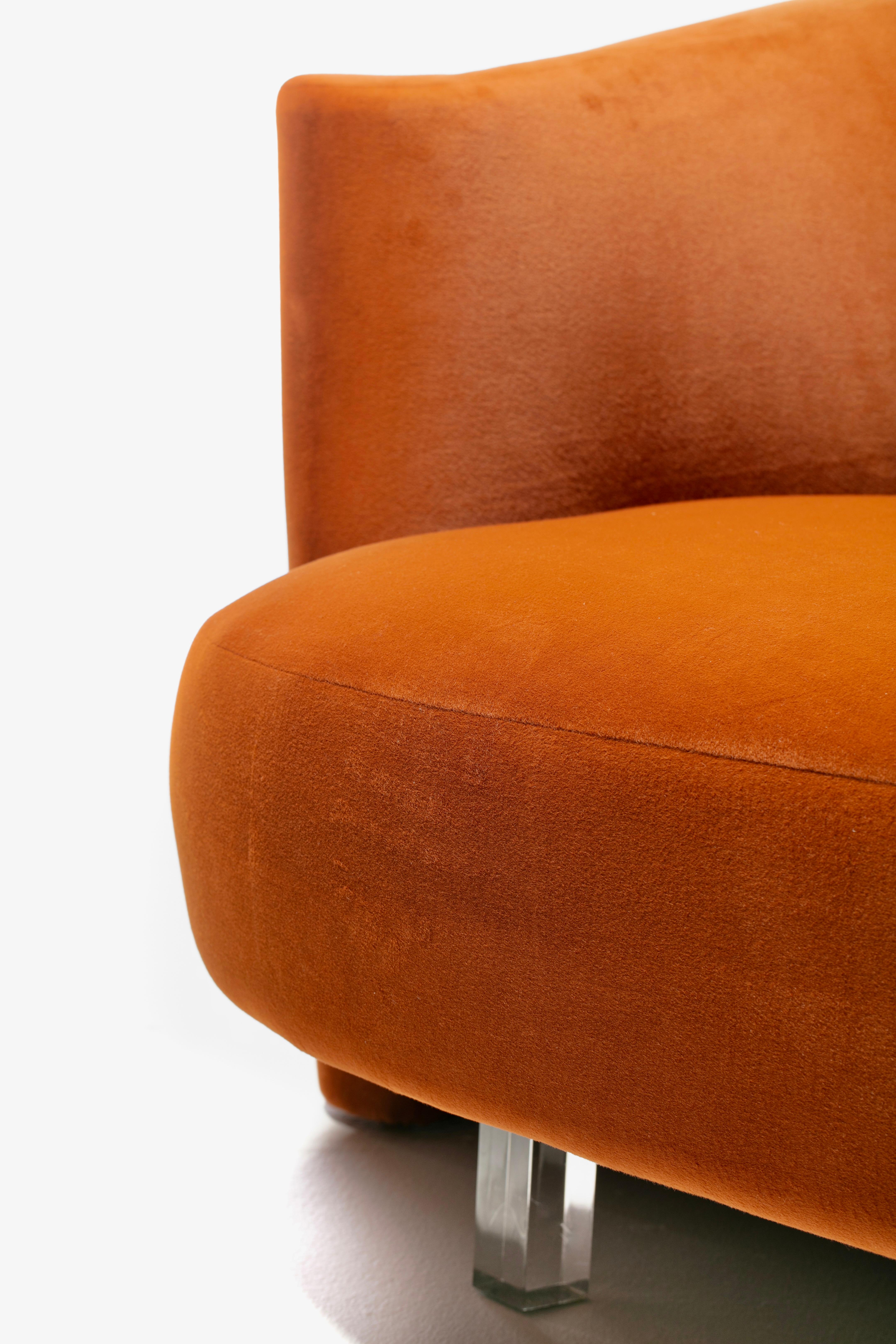 Sofa Amorphous Post Modern Serpentine en velours terre cuite pour Weiman en vente 11