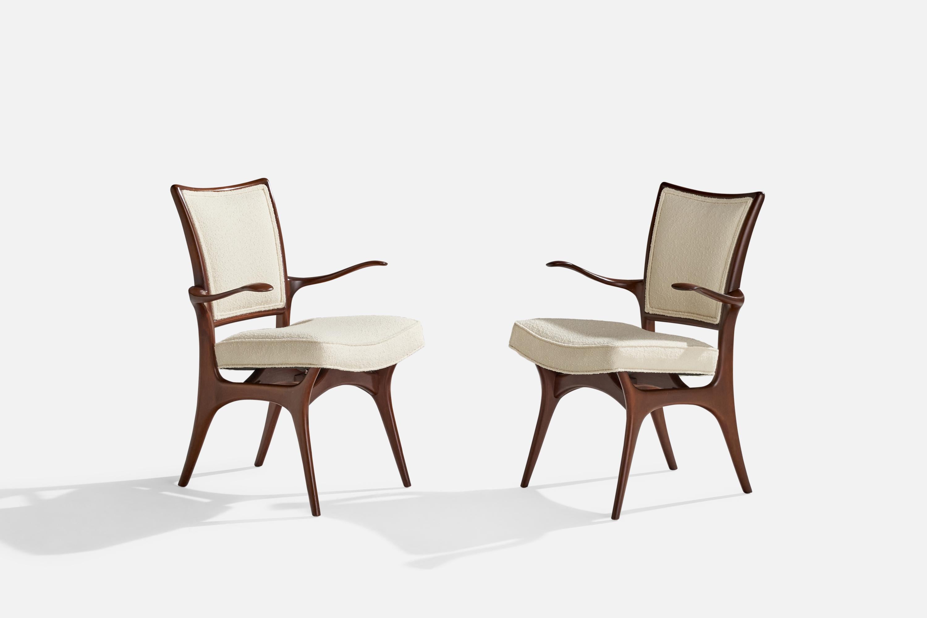 Paire de fauteuils en noyer et tissu bouclé blanc conçus par Vladimir Kagan et produits par Kagan-Dreyfuss, États-Unis, années 1960.

Hauteur d'assise 18