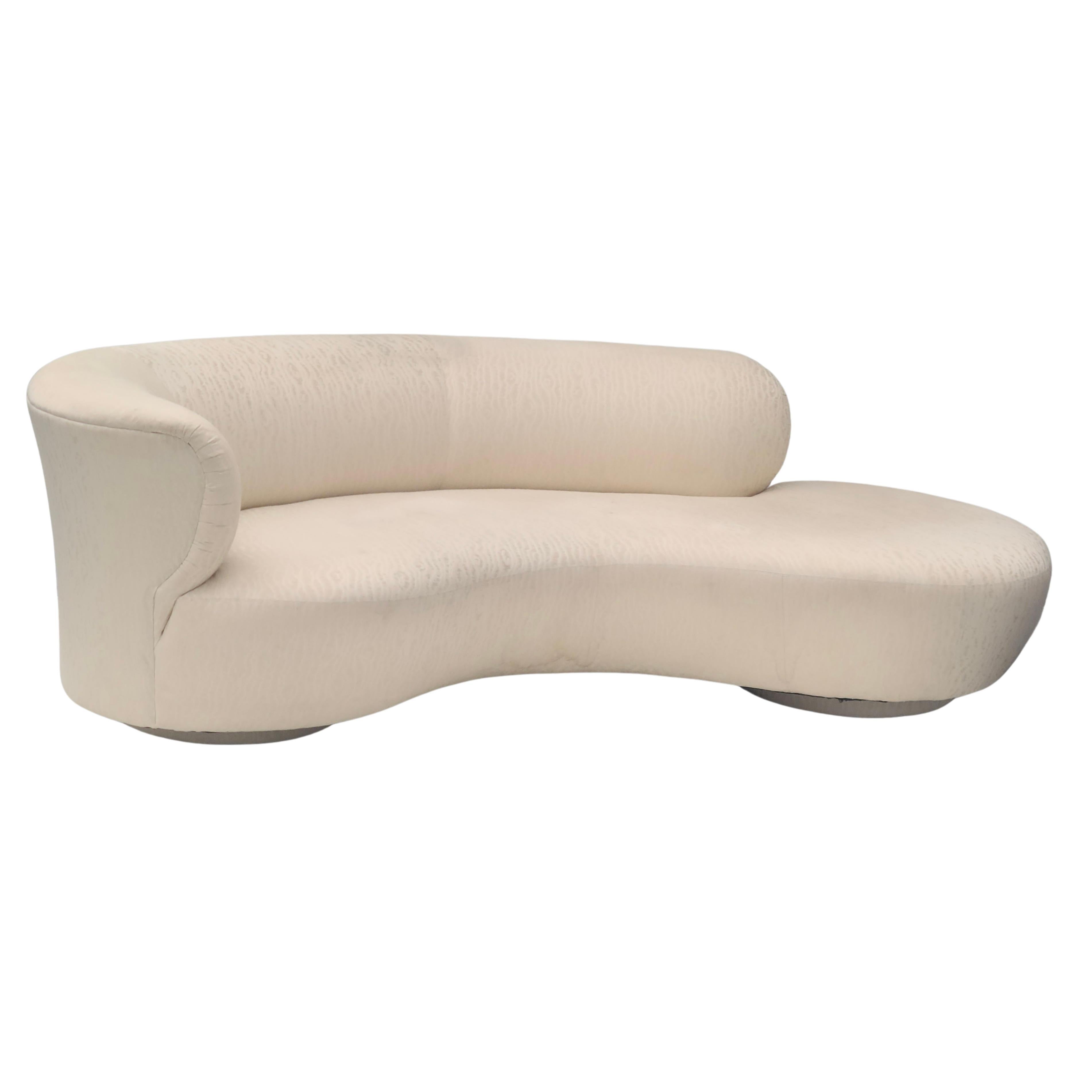 Please feel free to reach out for efficient shipping to your location.

Vladimir Kagan Cloud Sofa.
Vladimir Kagan serpentine cloud sofa. Original cream colored fabric. Best to recover. For Restoration.