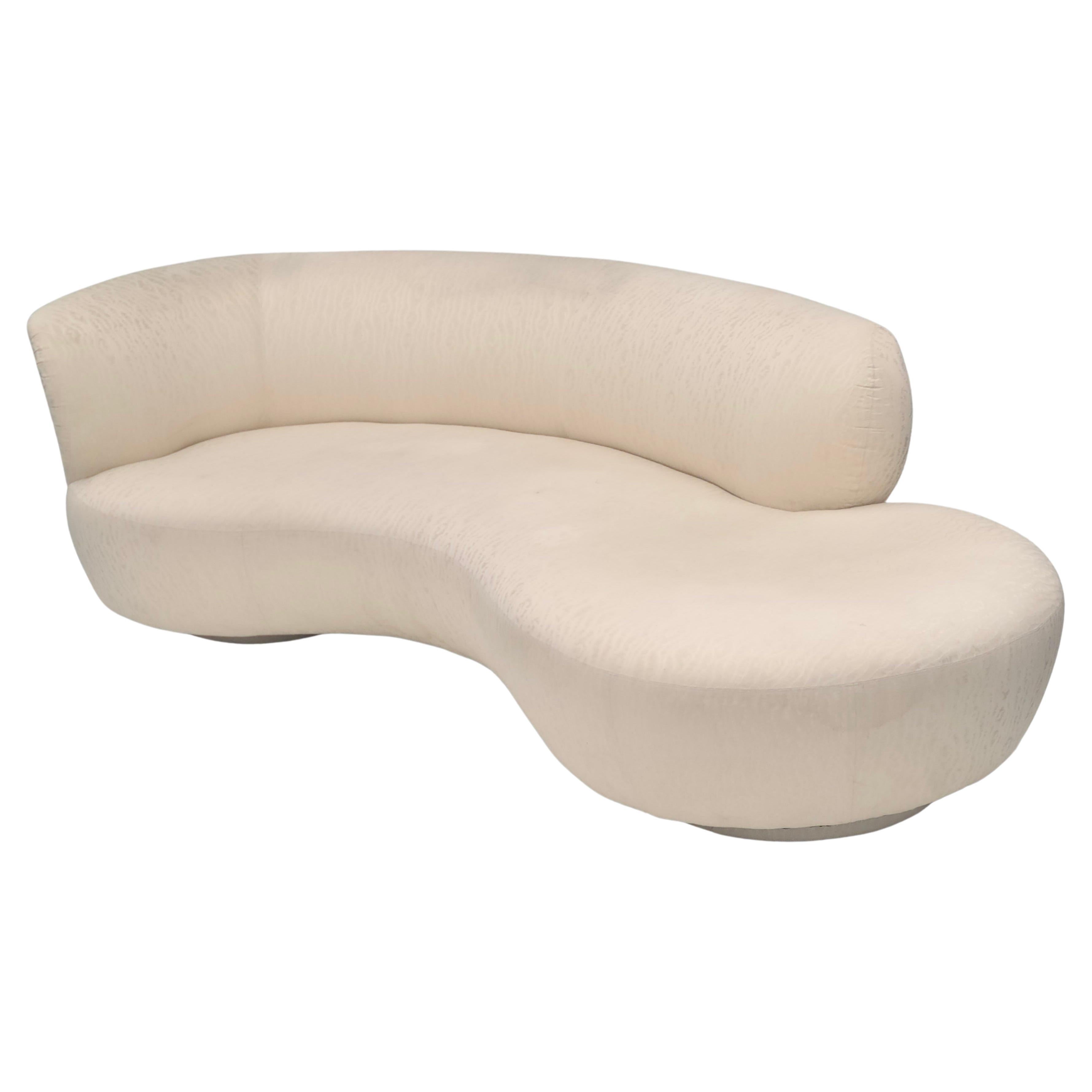 Vladimir Kagan asymmetrical Cloud Sofa In Good Condition For Sale In Fraser, MI
