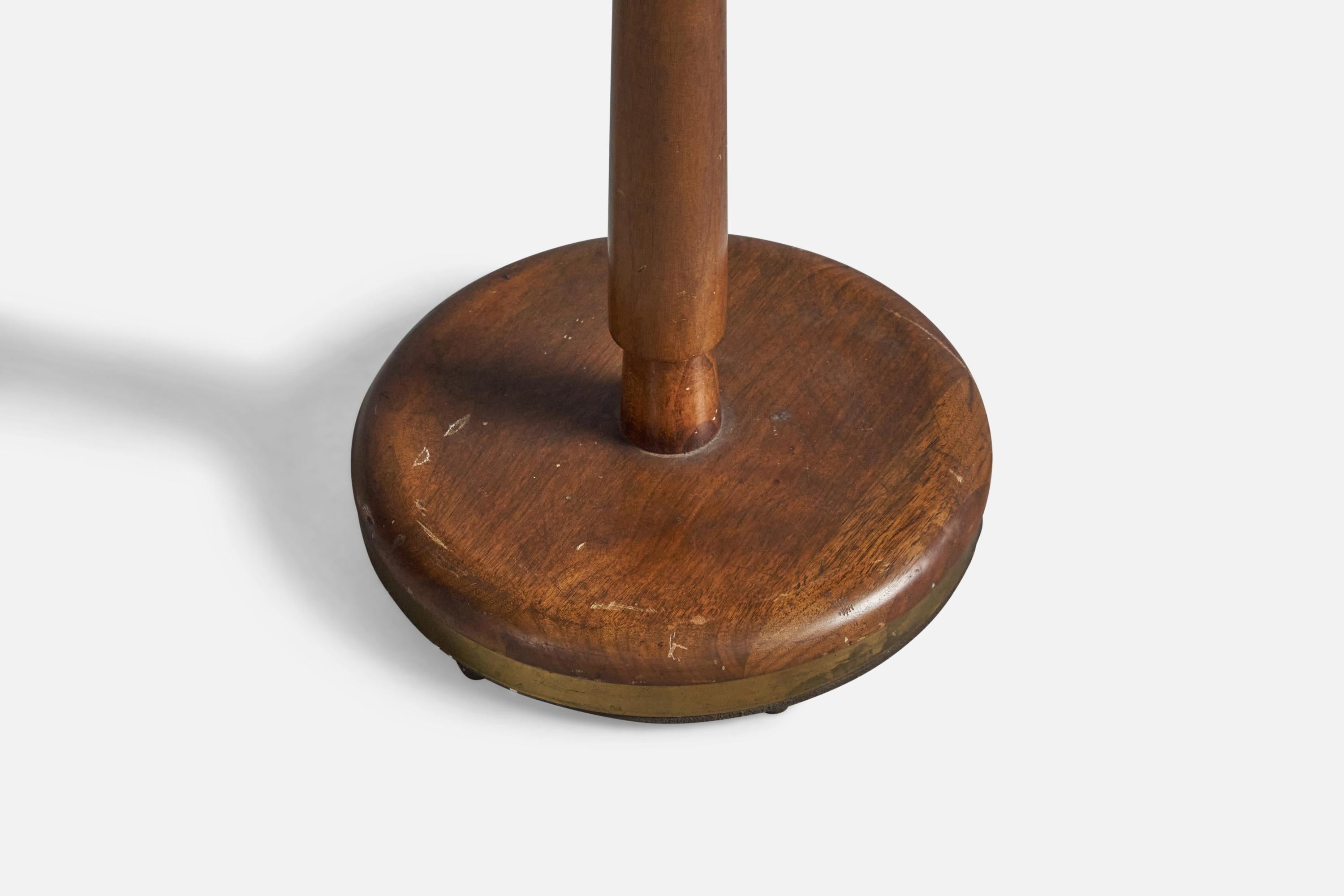 Vladimir Kagan Attribution, Floor Lamp, Walnut, Brass, Rattan, USA, 1950s In Good Condition For Sale In High Point, NC
