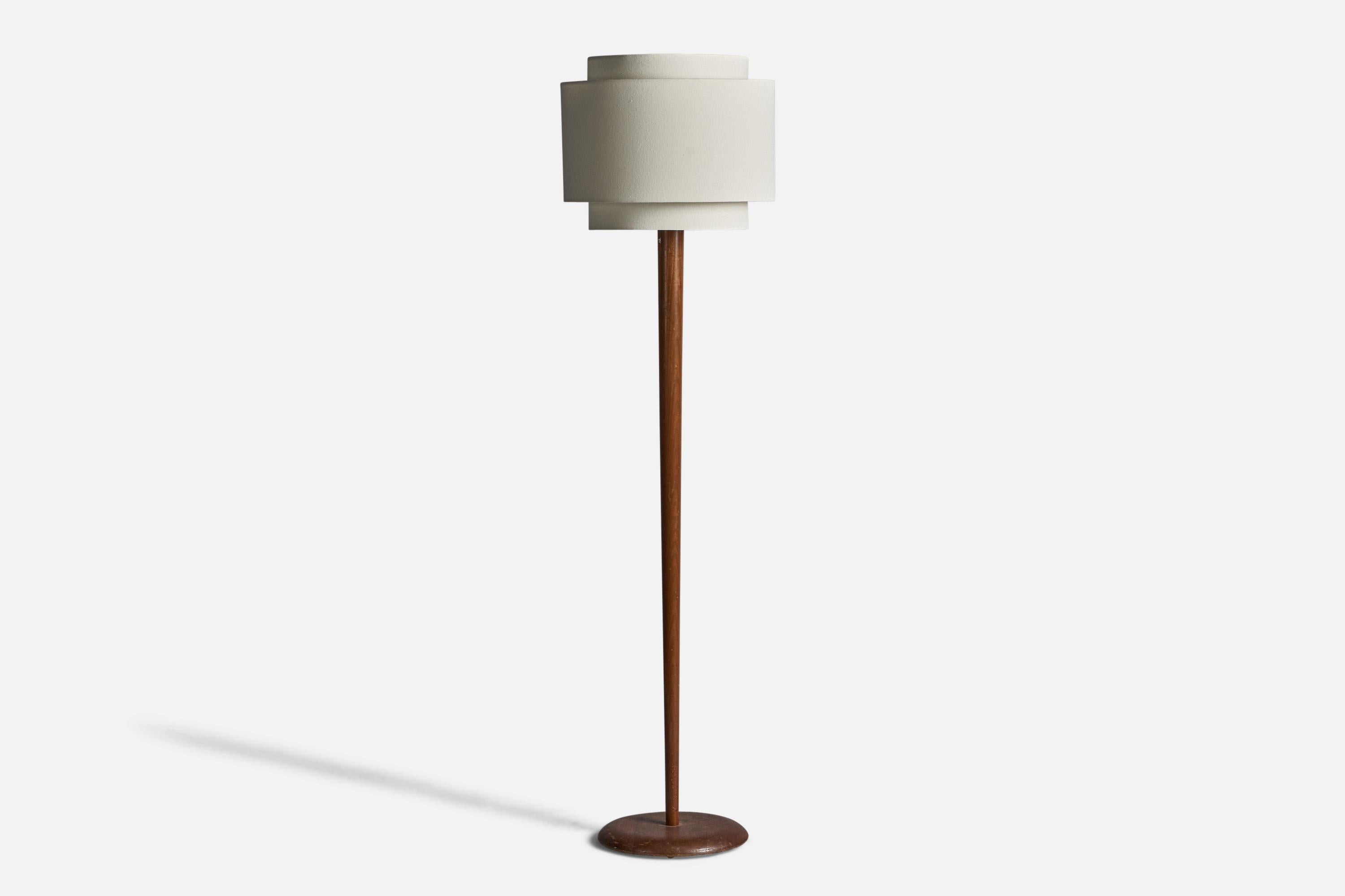 A walnut and white fabric floor lamp, design and production attributed to Vladimir Kagan, USA, 1950s.

Overall Dimensions (inches): 60.5