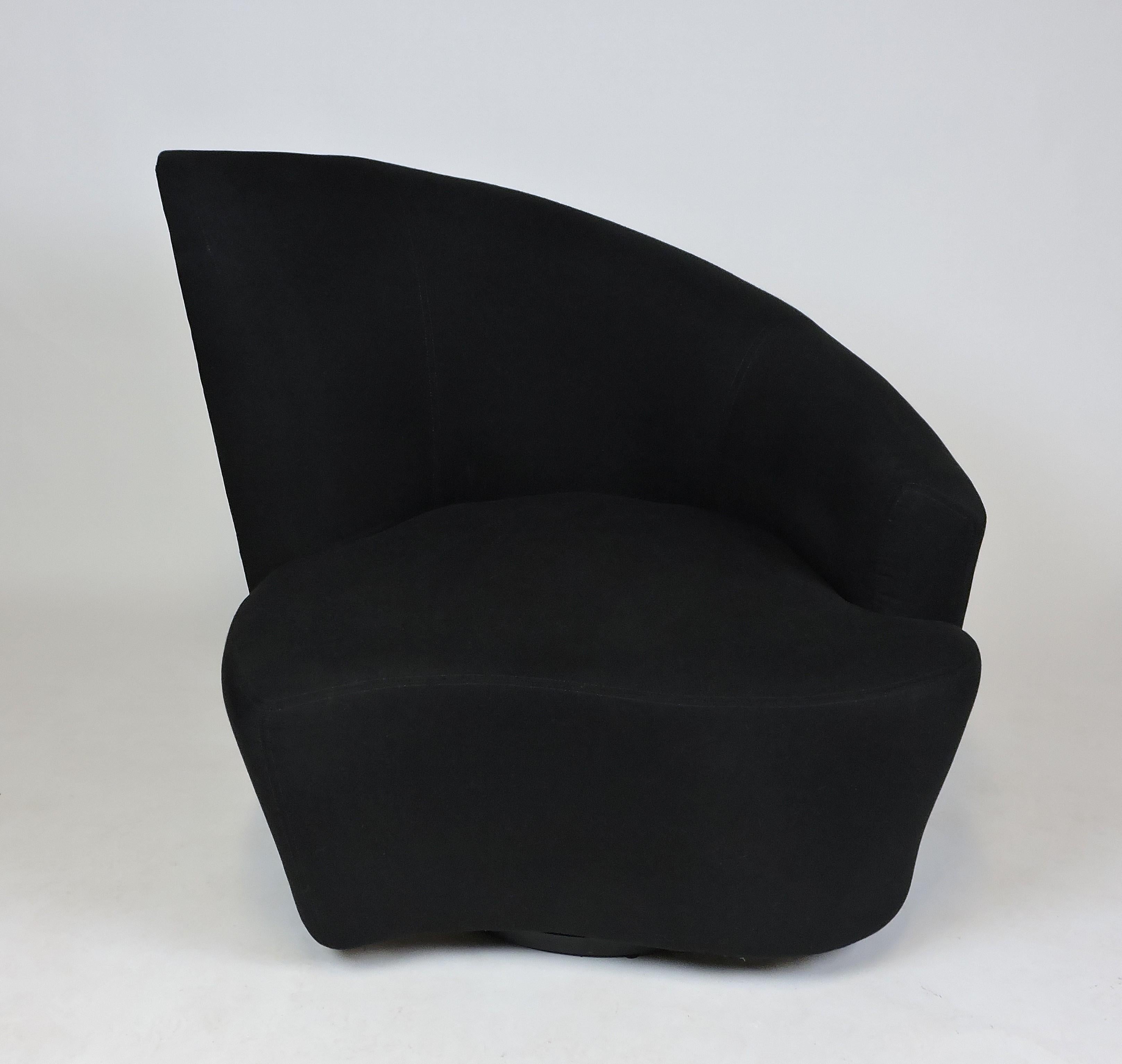 Sculptural and gracefully curved swivel lounge chair designed by Vladimir Kagan and manufactured by Weiman. The Bilbao series was inspired by the Guggenheim Museum in Bilbao, Spain. This chair has a return swivel and is upholstered in a flat weave