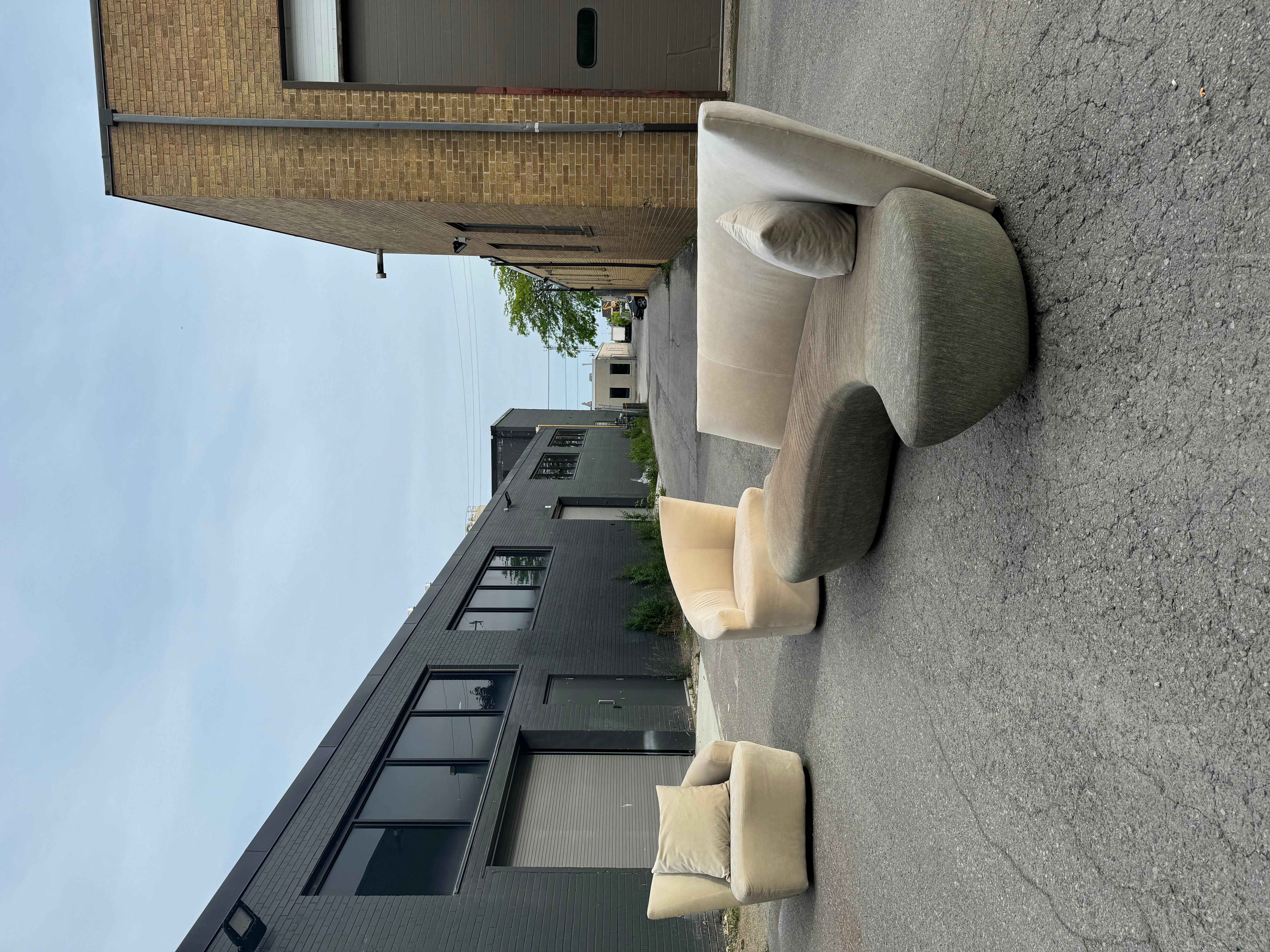 Vladimir Kagan Bilbao Swivel Slipper Chairs For Sale 11