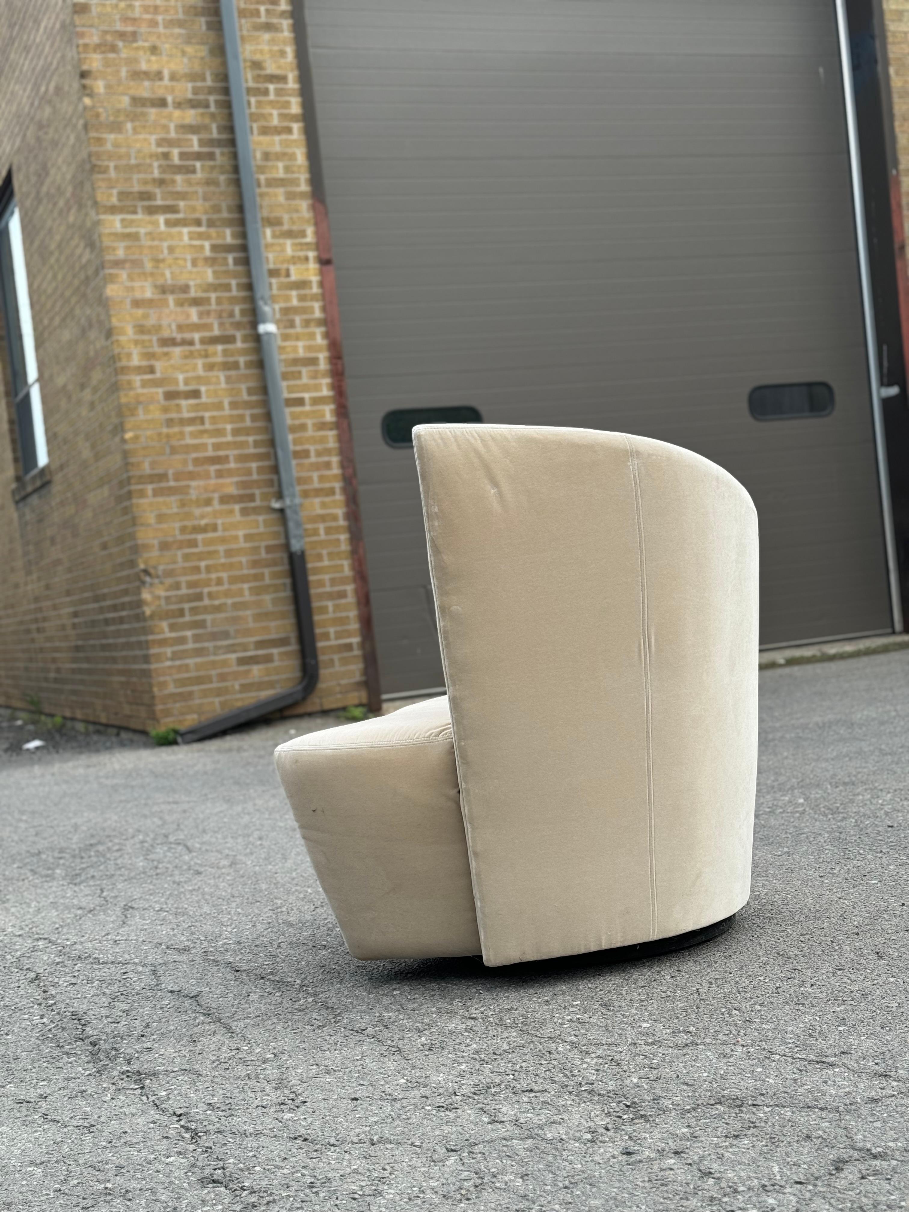 Vladimir Kagan Bilbao Swivel Slipper Chairs For Sale 2