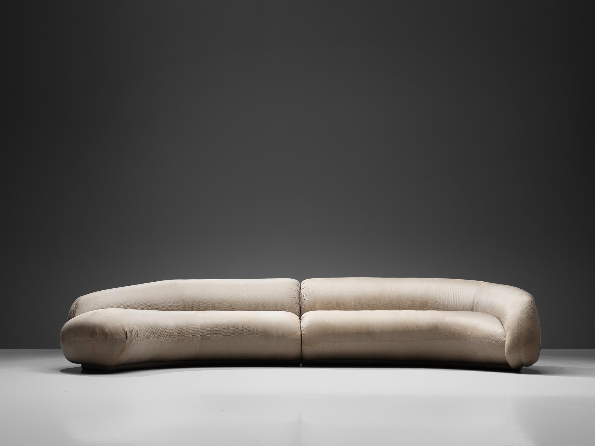 Vladimir Kagan Biomorphic Sofa in Eggshell White Upholstery In Good Condition In Waalwijk, NL