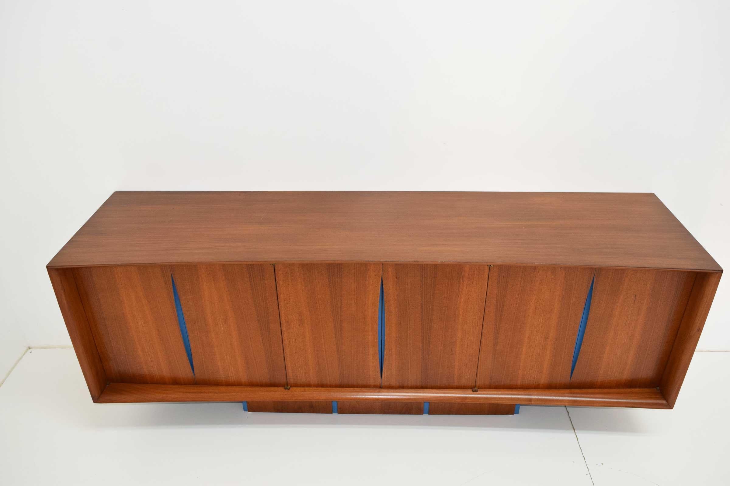 Vladimir Kagan Bow Front Credenza with Hutch Available In Good Condition In Dallas, TX