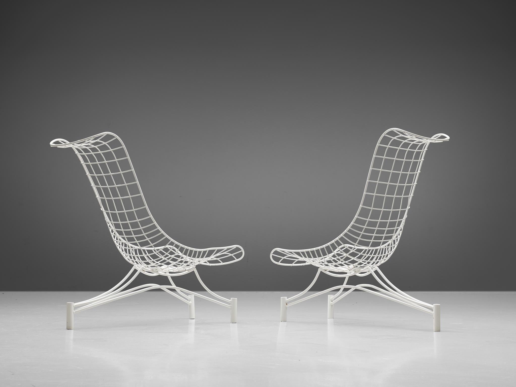 Vladimir Kagan, Paar 'Capricorn'-Sessel, lackiertes Metall, Vereinigte Staaten, um. 1958

Der Stuhl 'Capricorn' verkörpert eine großartige Konstruktion, die sowohl für den Innen- als auch für den Außenbereich geeignet ist, was ihn zu einem