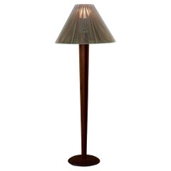 Lampadaire en noyer sculpté de Vladimir Kagan