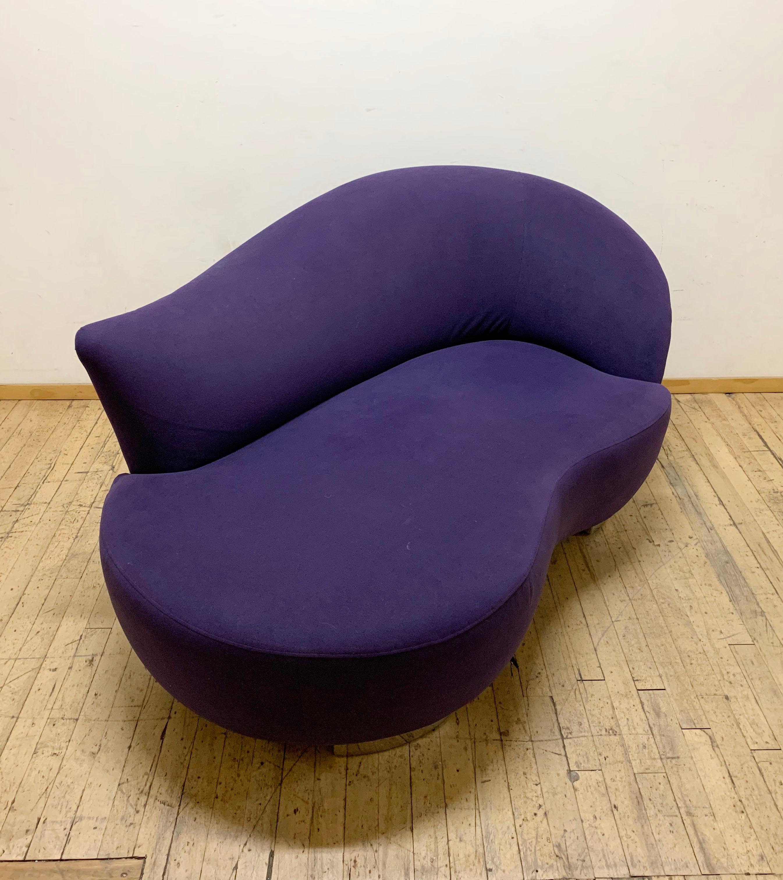 Vladimir Kagan chaise lounge sofa in its original purple upholstery. Design studio label still attached. Produced by either Directional or Weiman Preview Furniture.