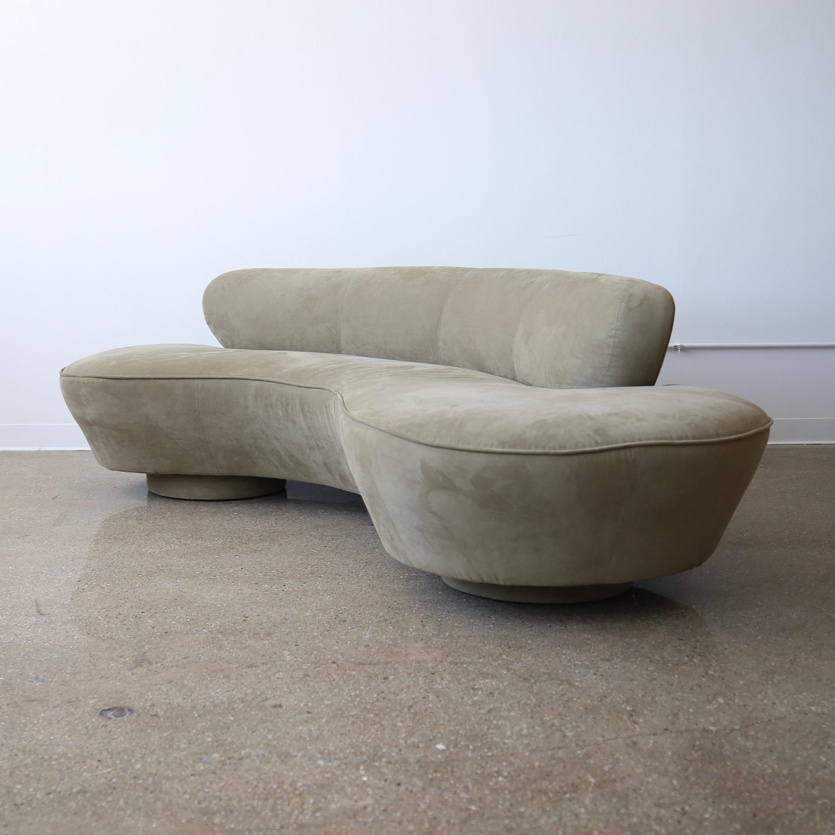 c. 1980s in its’ original microsuede. There is some light scratching to the microsuede consistent with how microsuede wears along with general wear from use and age. It overall reads great and does not need reupholstery

In lieu of a Directional