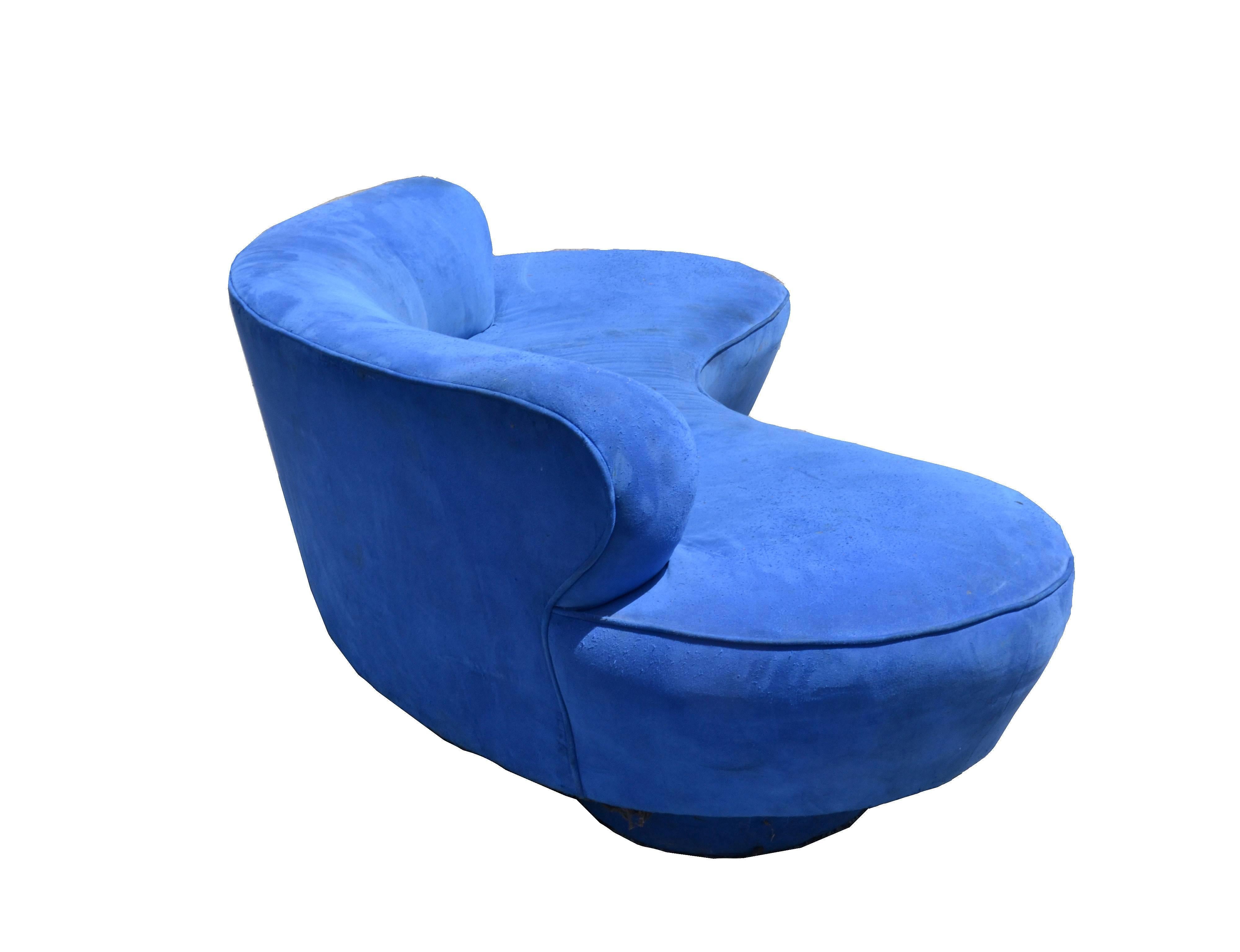 American Vintage Vladimir Kagan Serpentine Sofa Blue Microfiber by Directional Furniture  For Sale