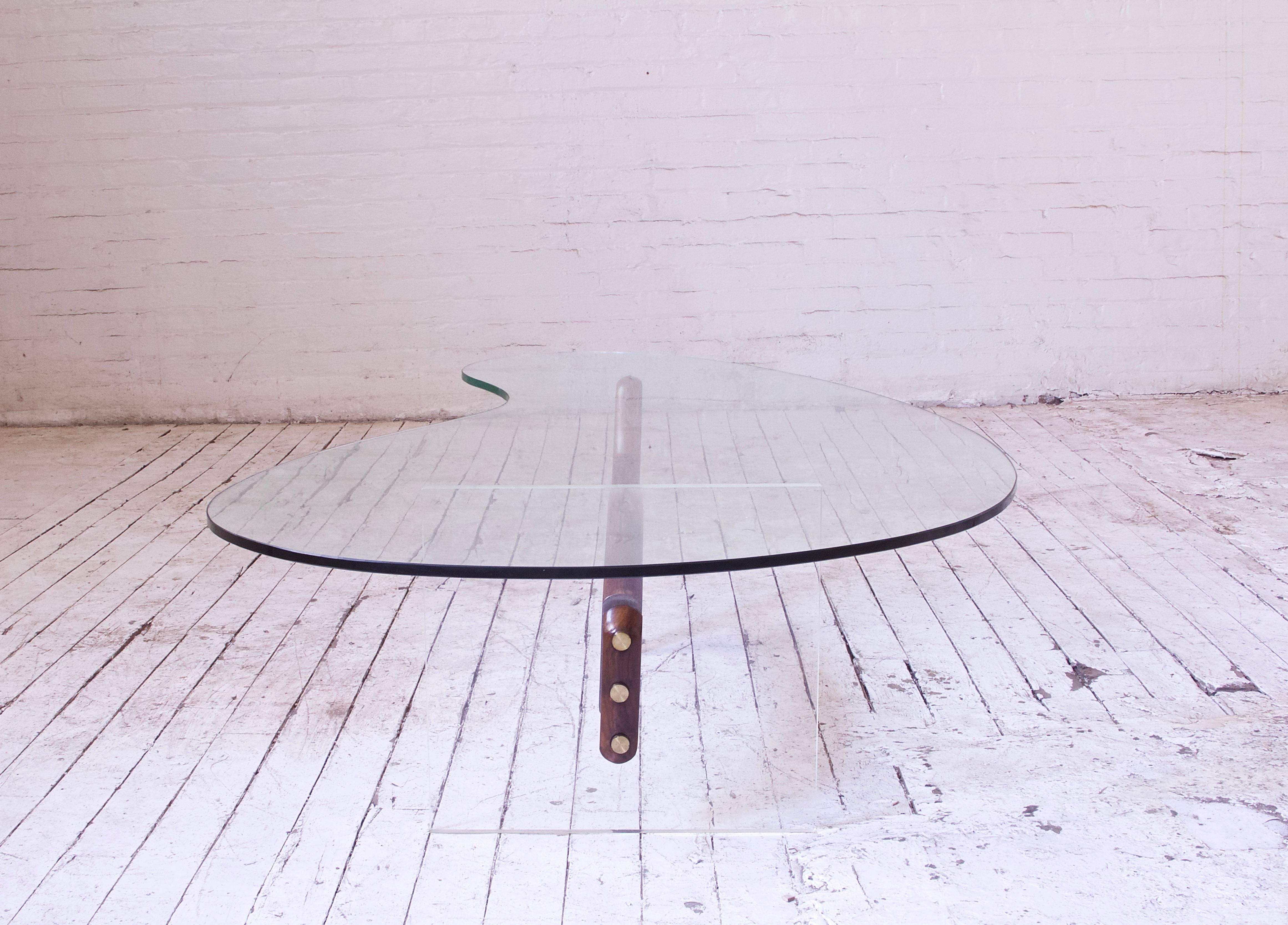 Mid-Century Modern Vladimir Kagan Coffee Table in Sculpted Walnut, Lucite and Brass, 1950s
