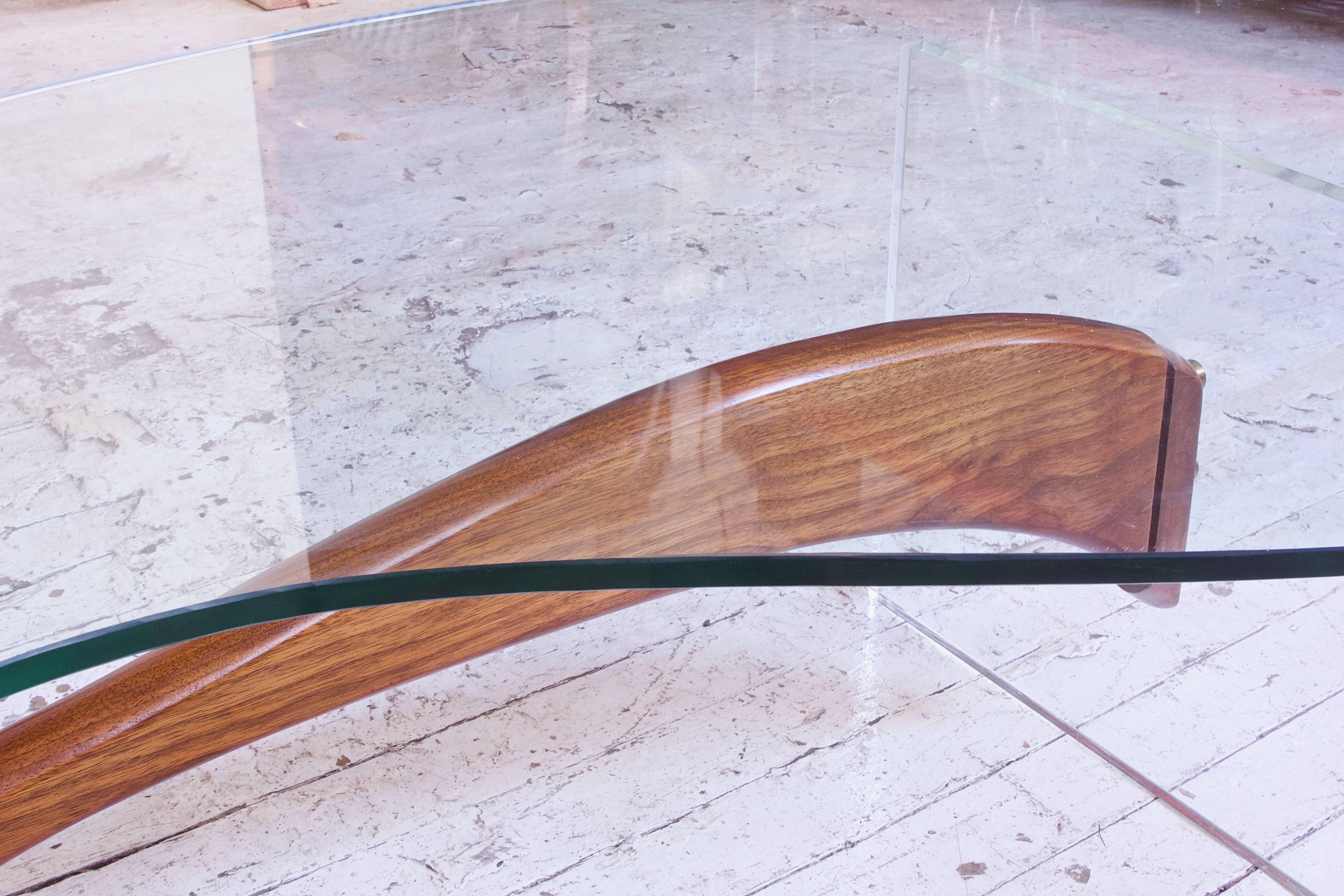 Vladimir Kagan Coffee Table in Sculpted Walnut, Lucite and Brass, 1950s 2