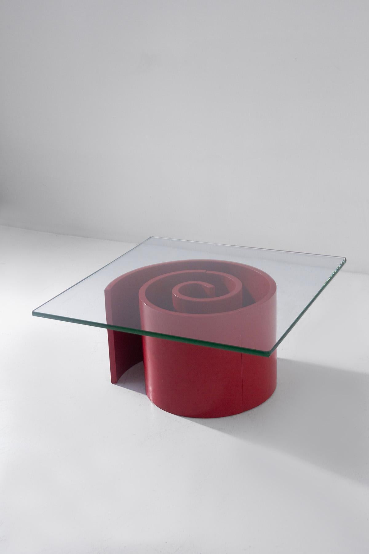 American 'Snail' coffee table by Vladimir Kagan with glass top, 1970s

This extraordinary coffee table, designed by Vladimir Kagan in the 1970s, represents an icon of mid-century American design. The 'Snail' model is distinguished by its unique