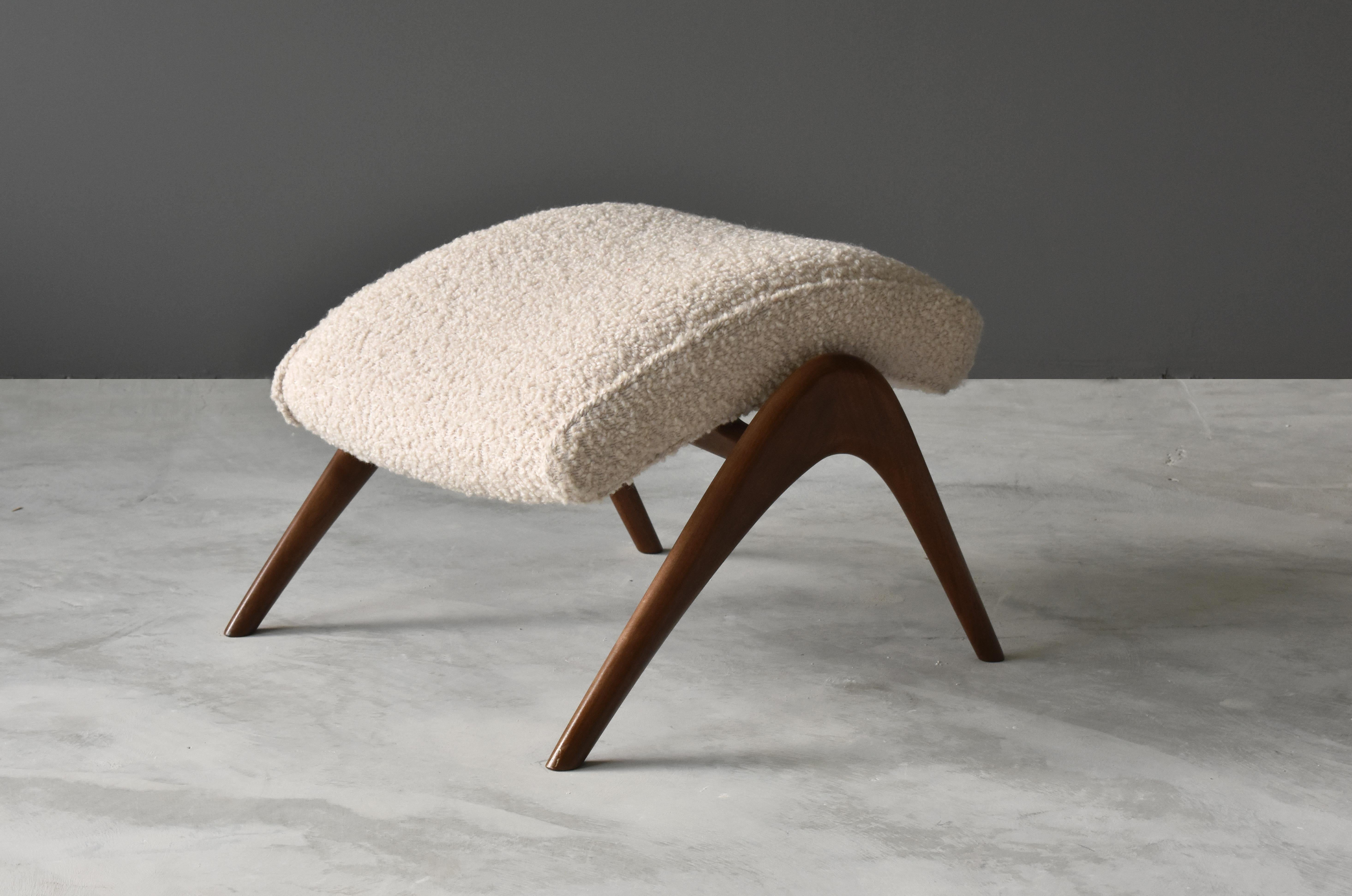 Mid-Century Modern Vladimir Kagan, Contour Ottoman, Sculpted Walnut, White Bouclé, Studio, 1970s