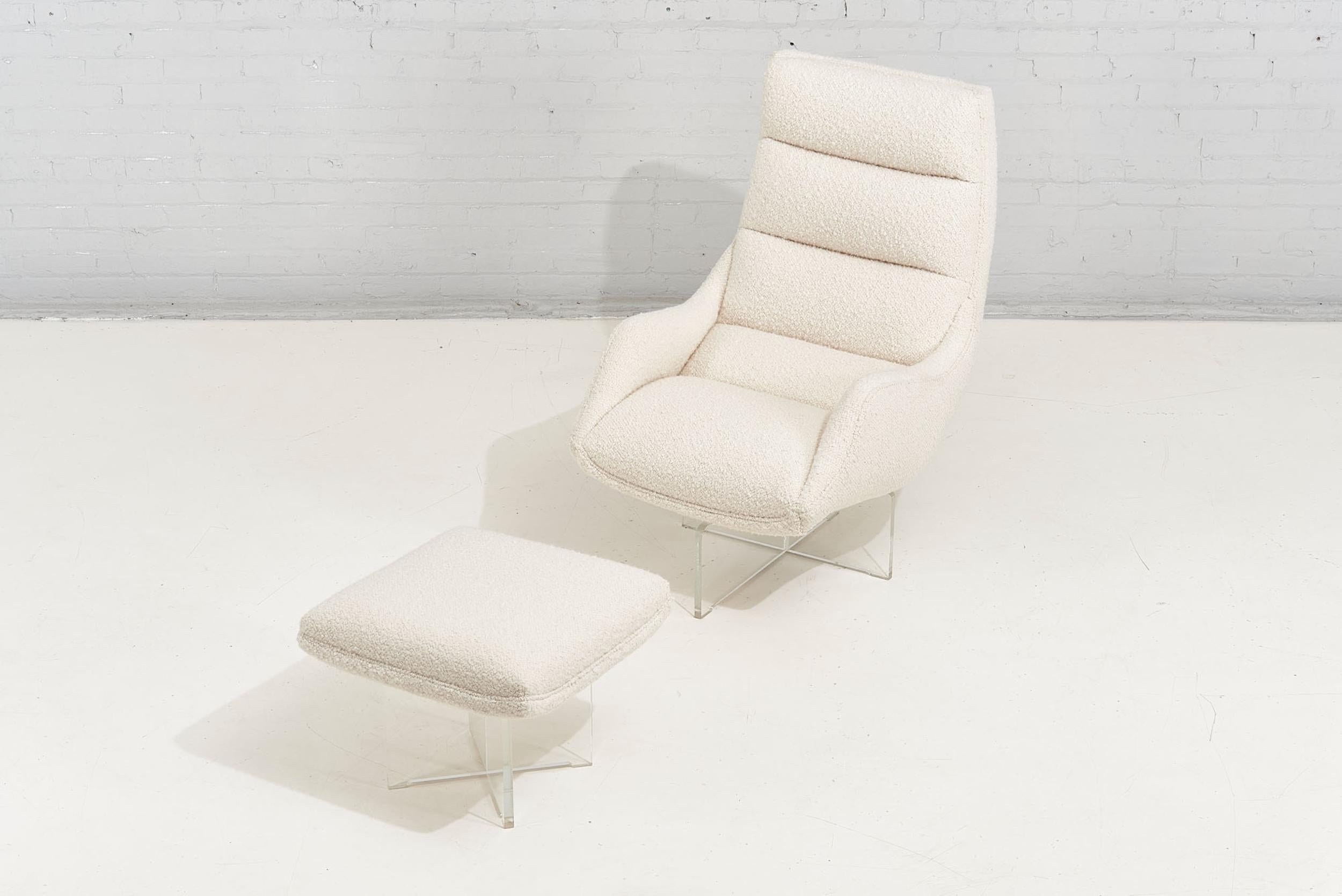 Chaise longue et pouf Cosmos de Vladimir Kagan en tissu bouclé blanc Excellent état à Chicago, IL