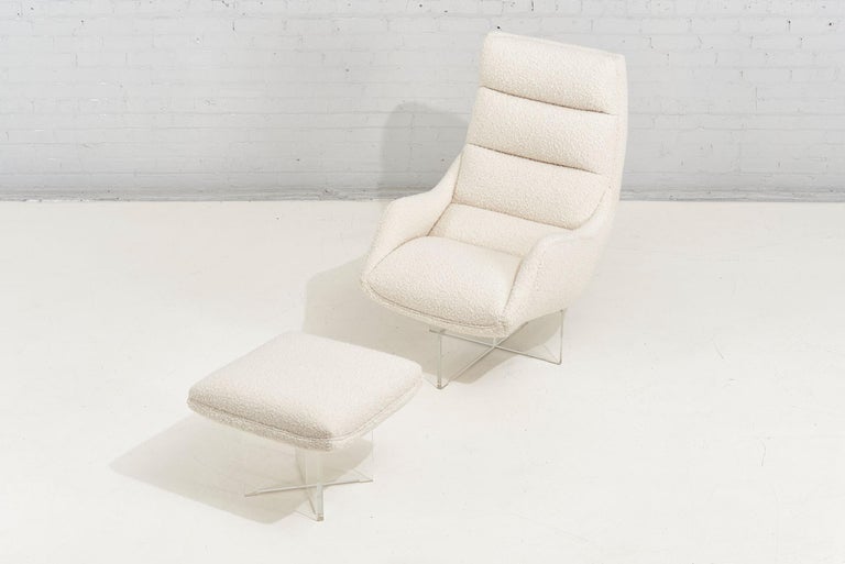 Vladimir Kagan “Cosmos” Lounge Chair and Ottoman in White Boucle In Excellent Condition For Sale In Chicago, IL