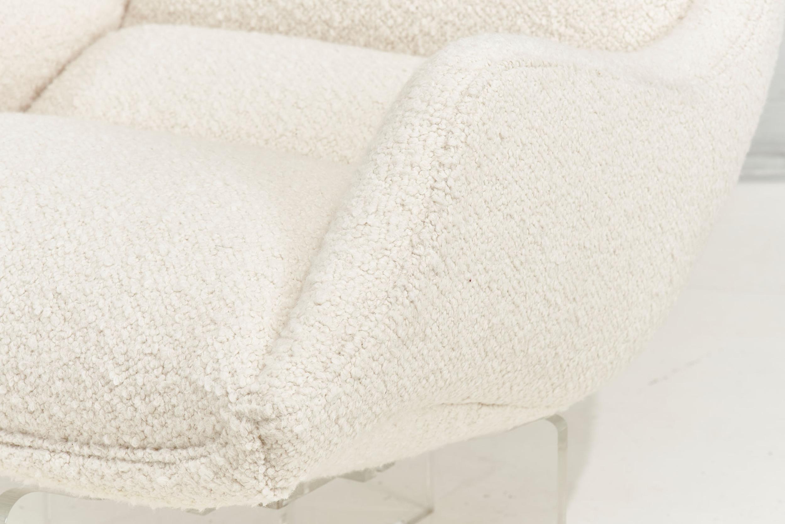 Chaise longue et pouf Cosmos de Vladimir Kagan en tissu bouclé blanc 3