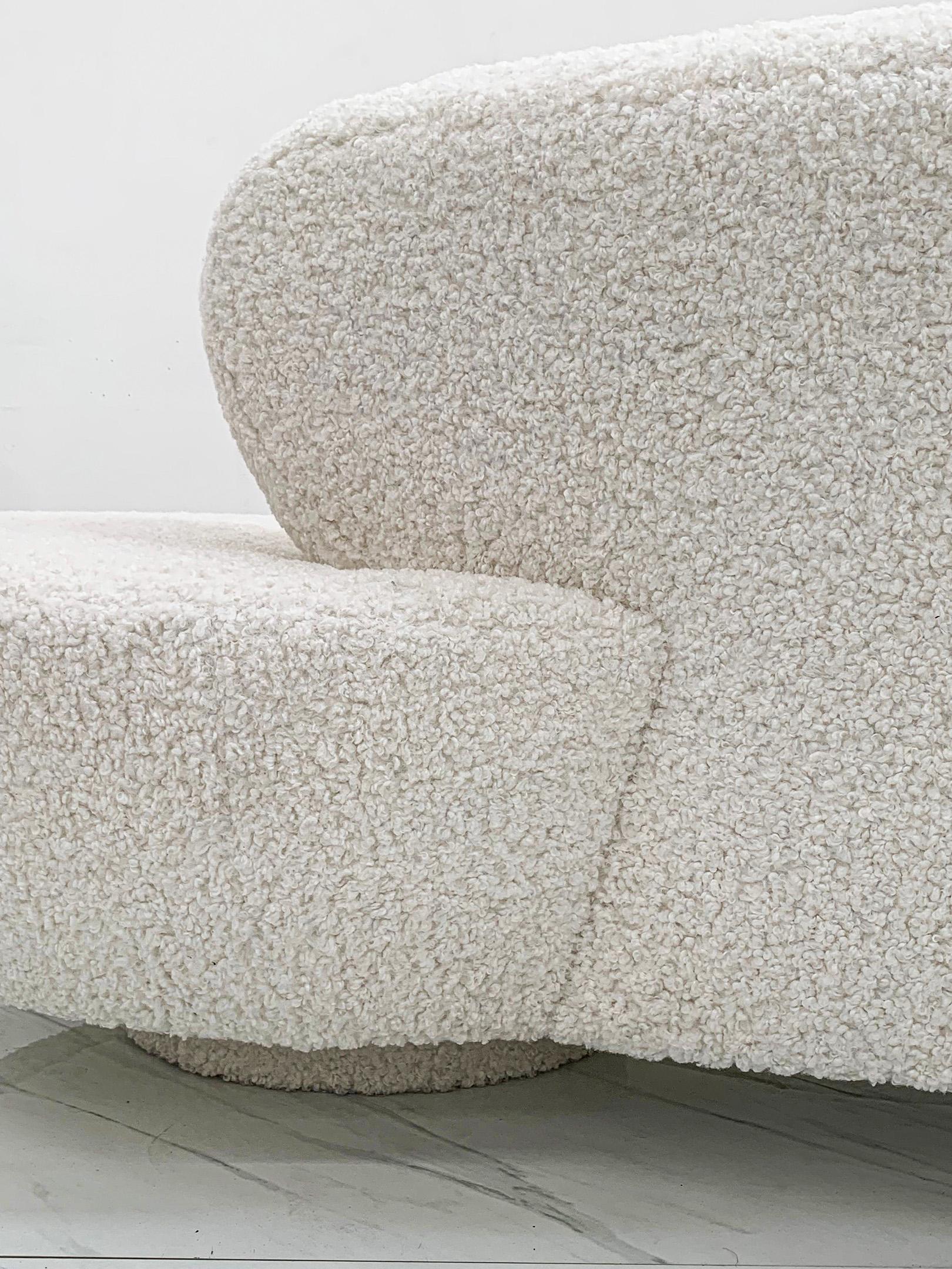 Late 20th Century Vladimir Kagan Cloud Serpentine Sofa Upholstered in Heavy Ivory Boucle