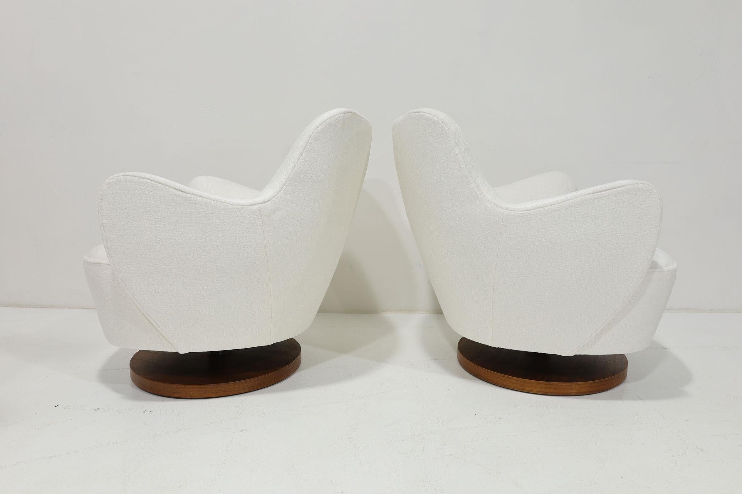 20th Century Vladimir Kagan Couture Swivel Chairs in Holly Hunt Great Outdoors For Sale