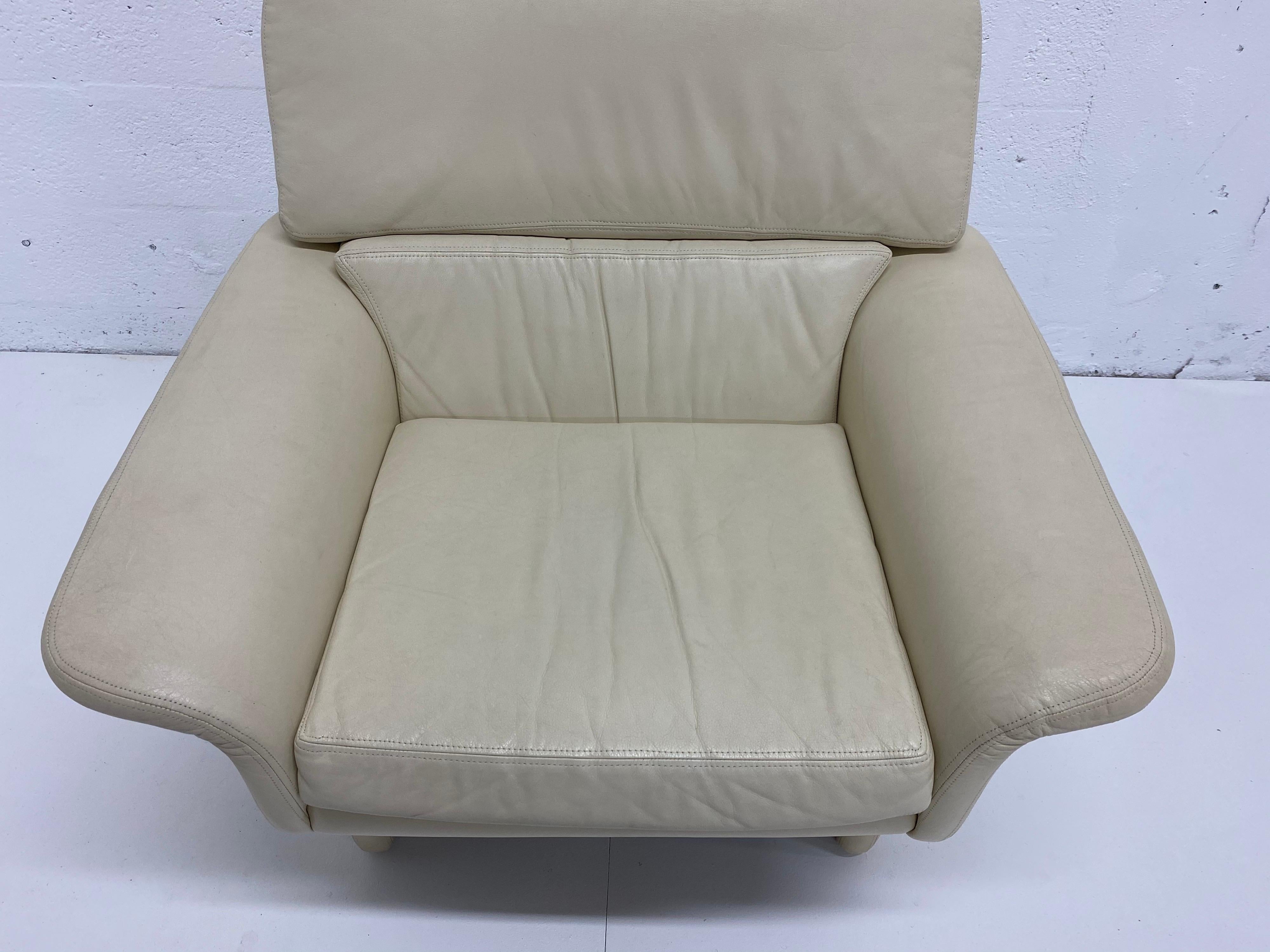 Vladimir Kagan Attr. Cream Leather Lounge Chair for Preview, 1980s In Good Condition In Miami, FL