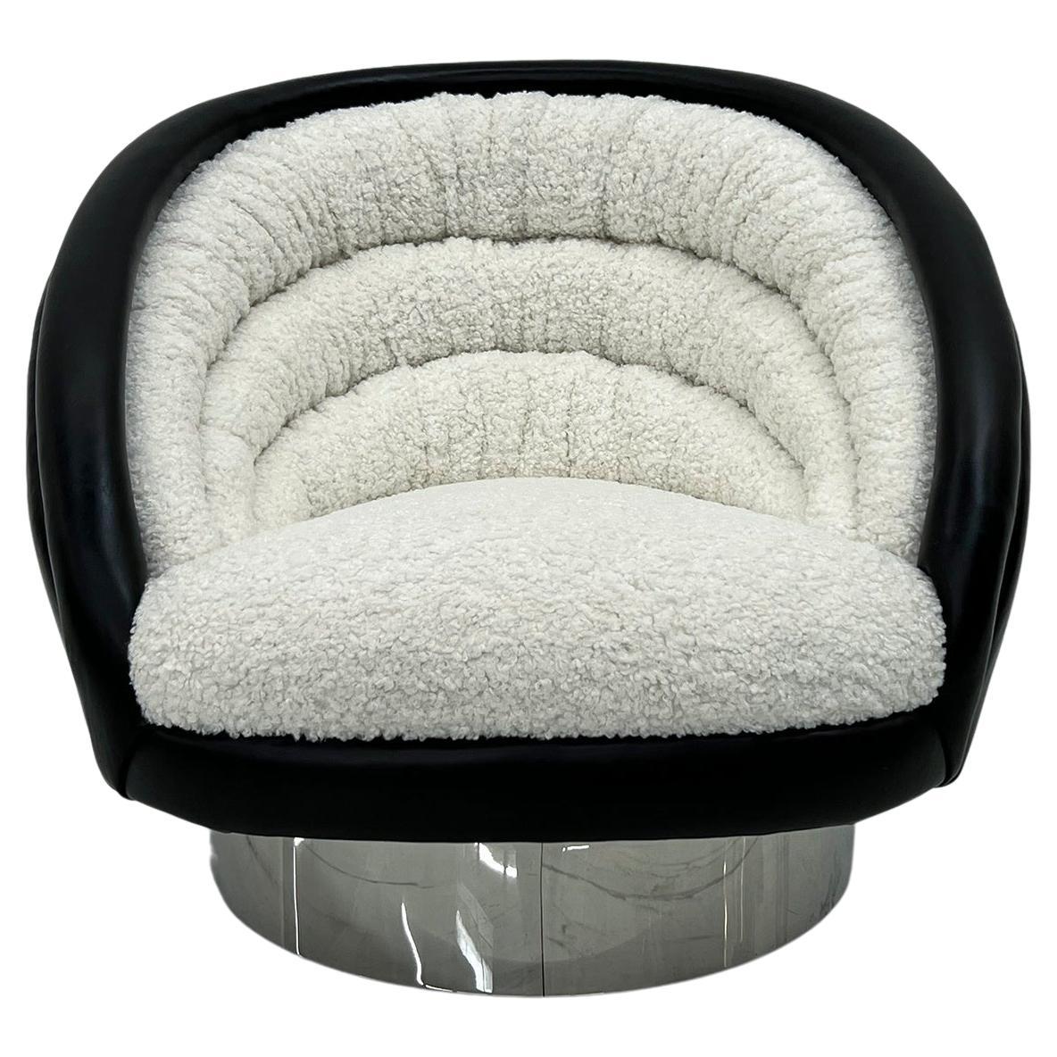 Vladimir Kagan Crescent Lounge Chair in Ivory Boucle and Black Leather, 1970's For Sale