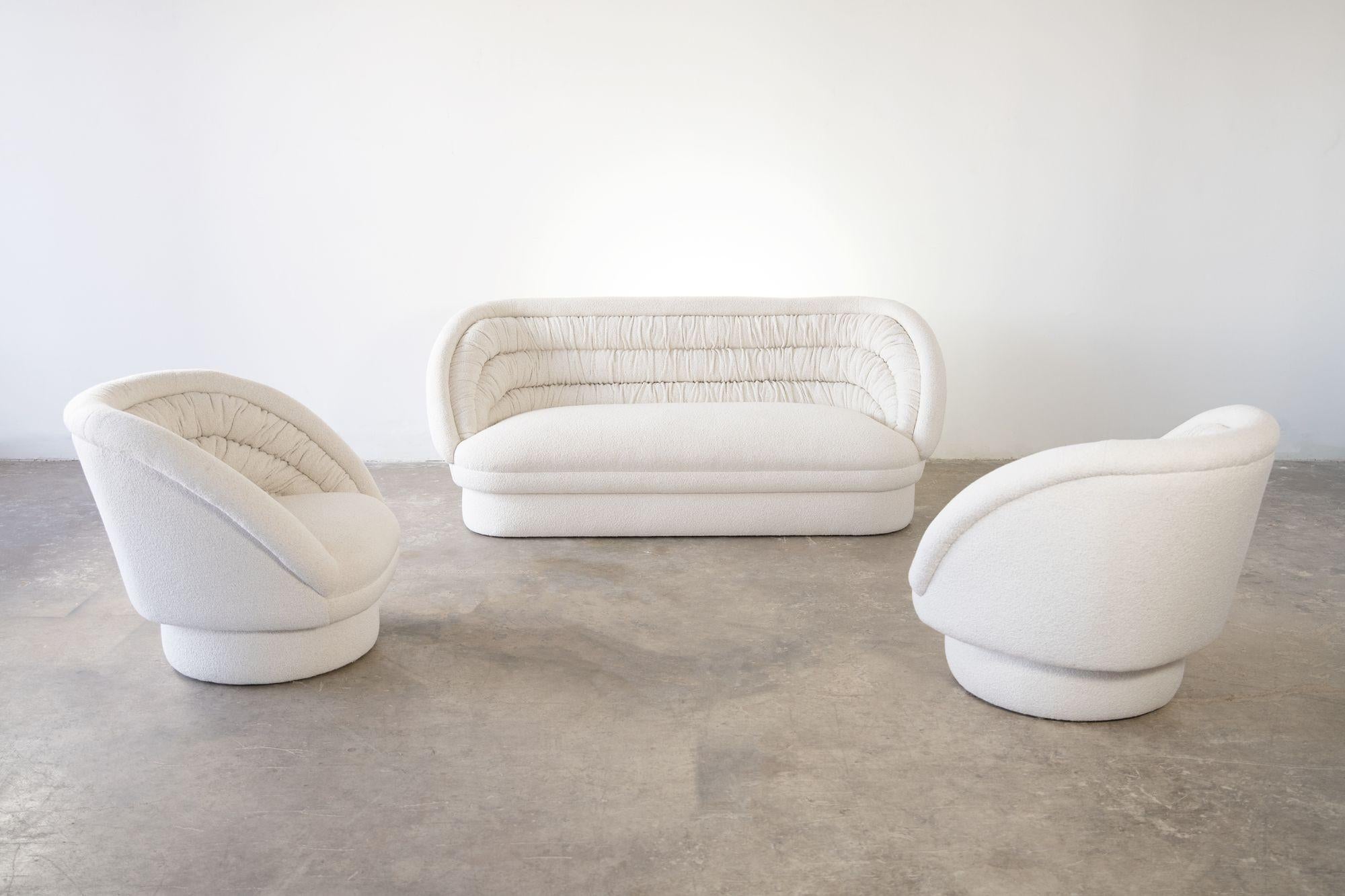 Vladimir Kagan Crescent Sofa in White Italian Boucle, 1970s 3