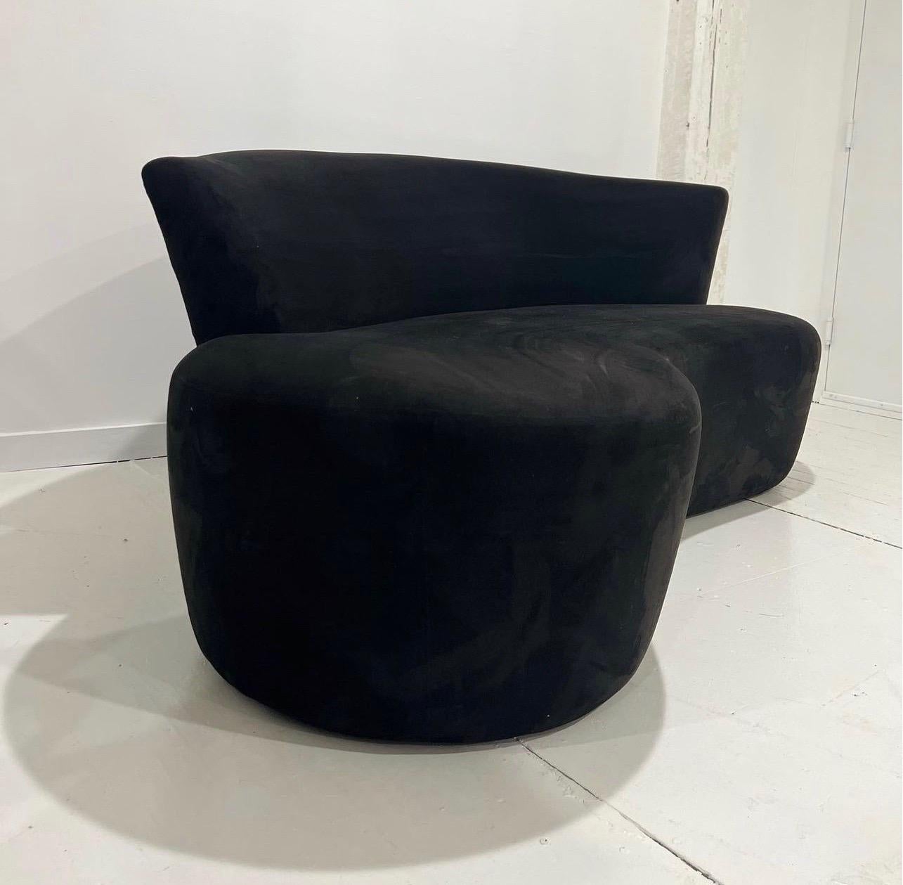 20th Century Vladimir Kagan Curved Black Sofa for Weiman / Preview