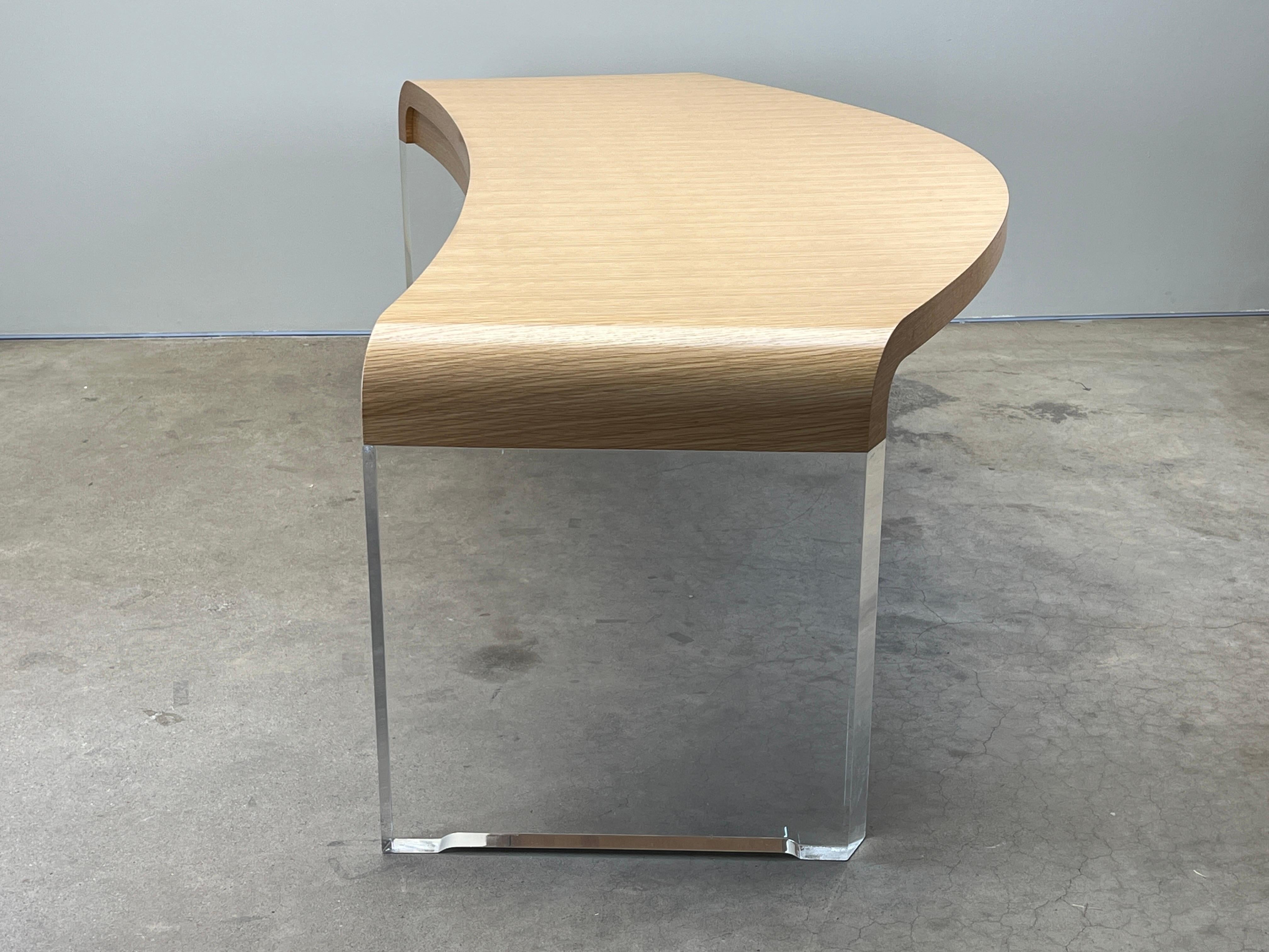 Scrivania curva Vladimir Kagan in lucite e Oak in vendita 9