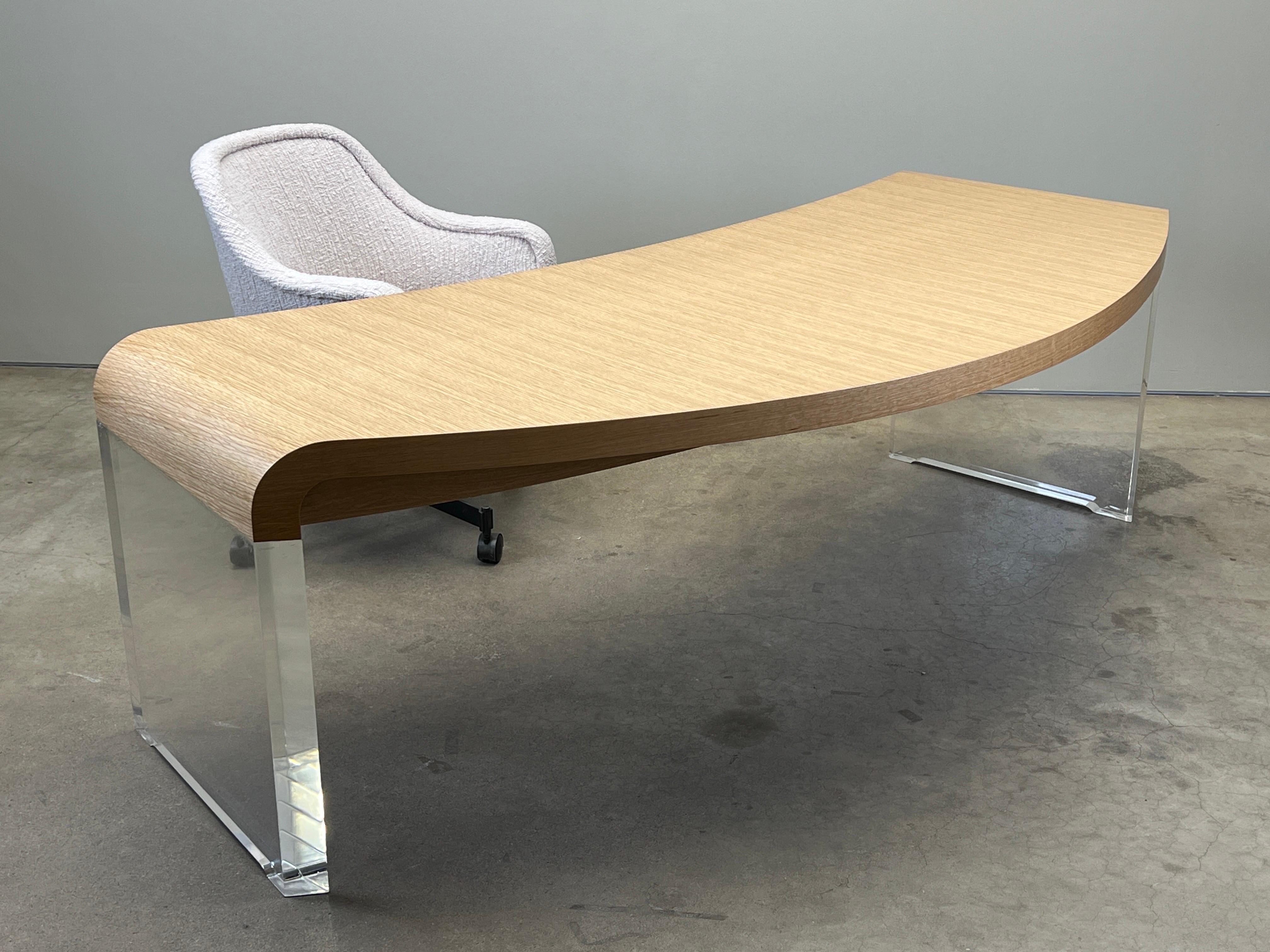 Scrivania curva Vladimir Kagan in lucite e Oak in vendita 13