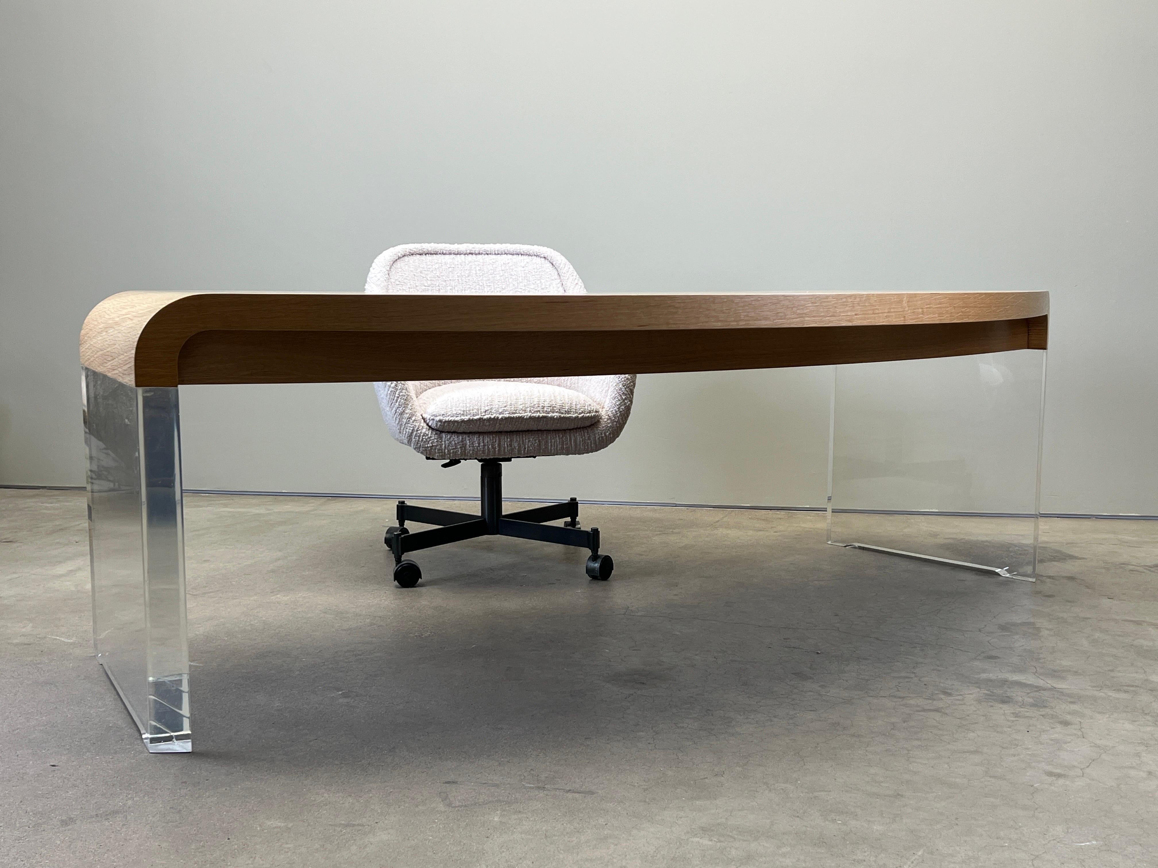 Scrivania curva Vladimir Kagan in lucite e Oak in vendita 14