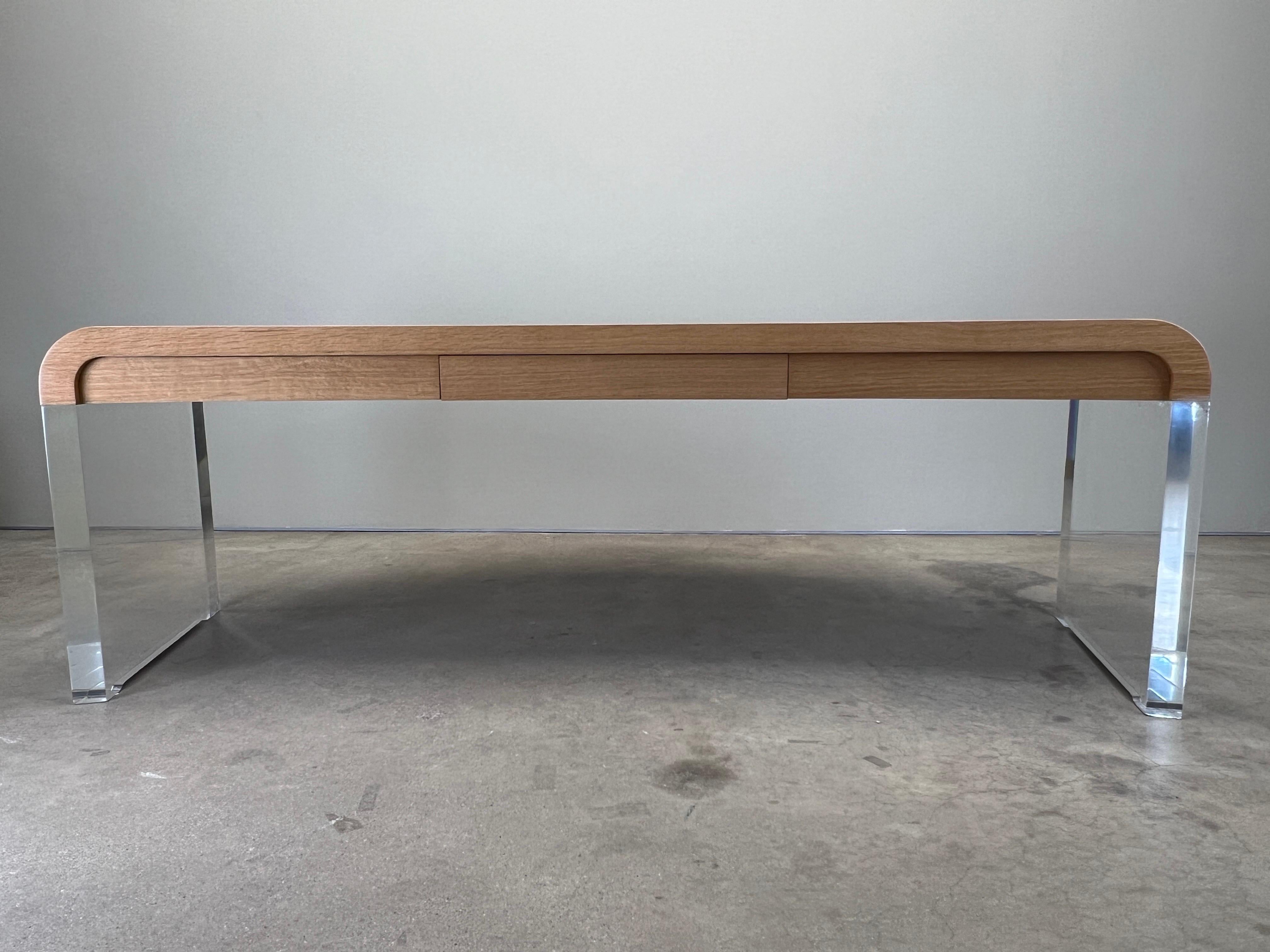 Scrivania curva Vladimir Kagan in lucite e Oak in vendita 3