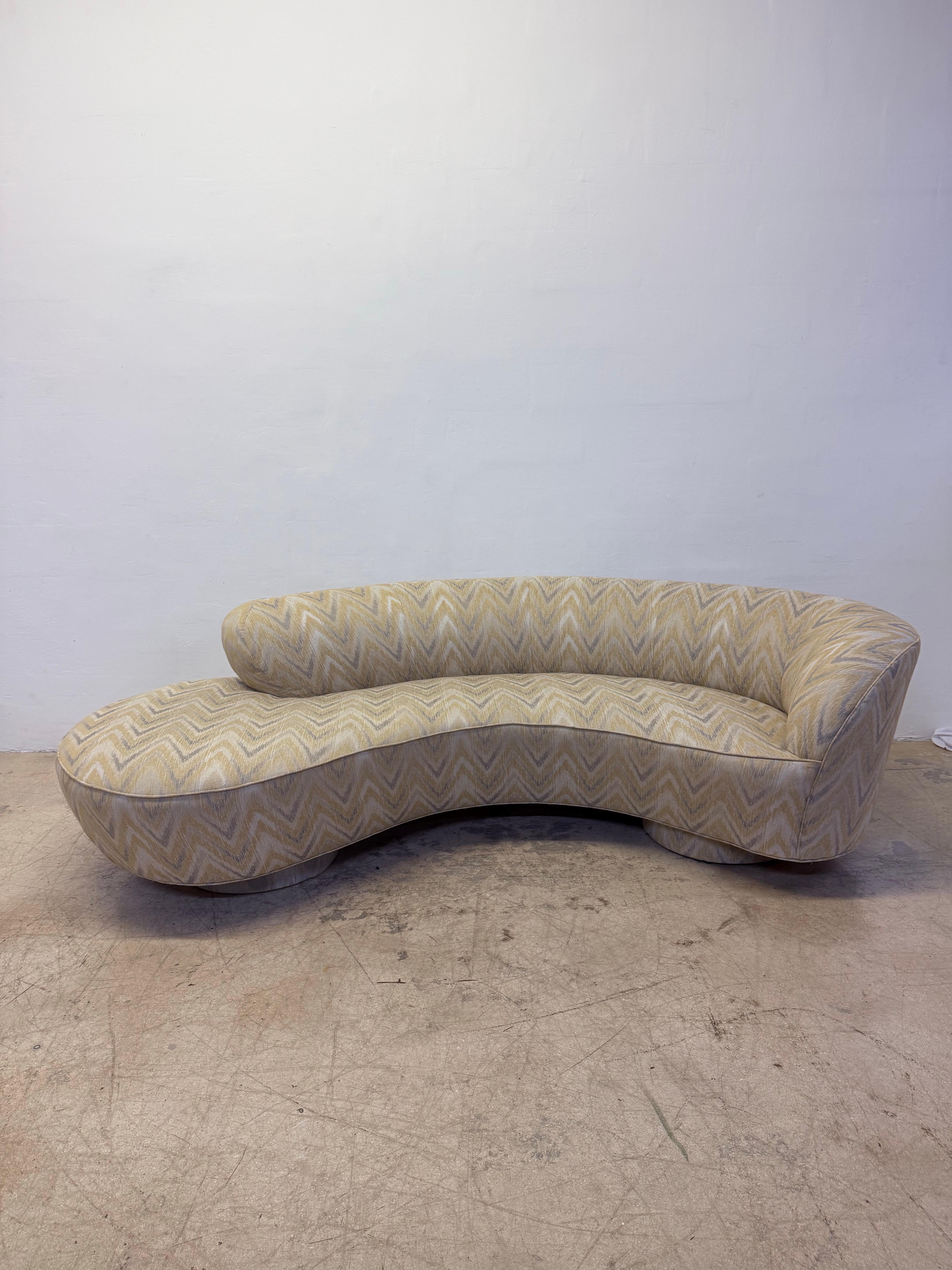 Original Vladimir Kagan Serpentine Cloud sofa for Directional. This sofa was originally manufactured during the 90s and has been recovered at some point.  Fabric is still in very good condition. Use as is or have reupholstered.